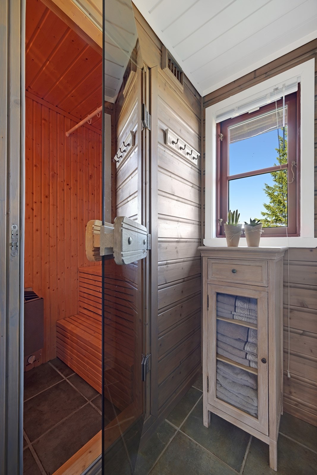 På badet er det en egen badstue Galleribilde