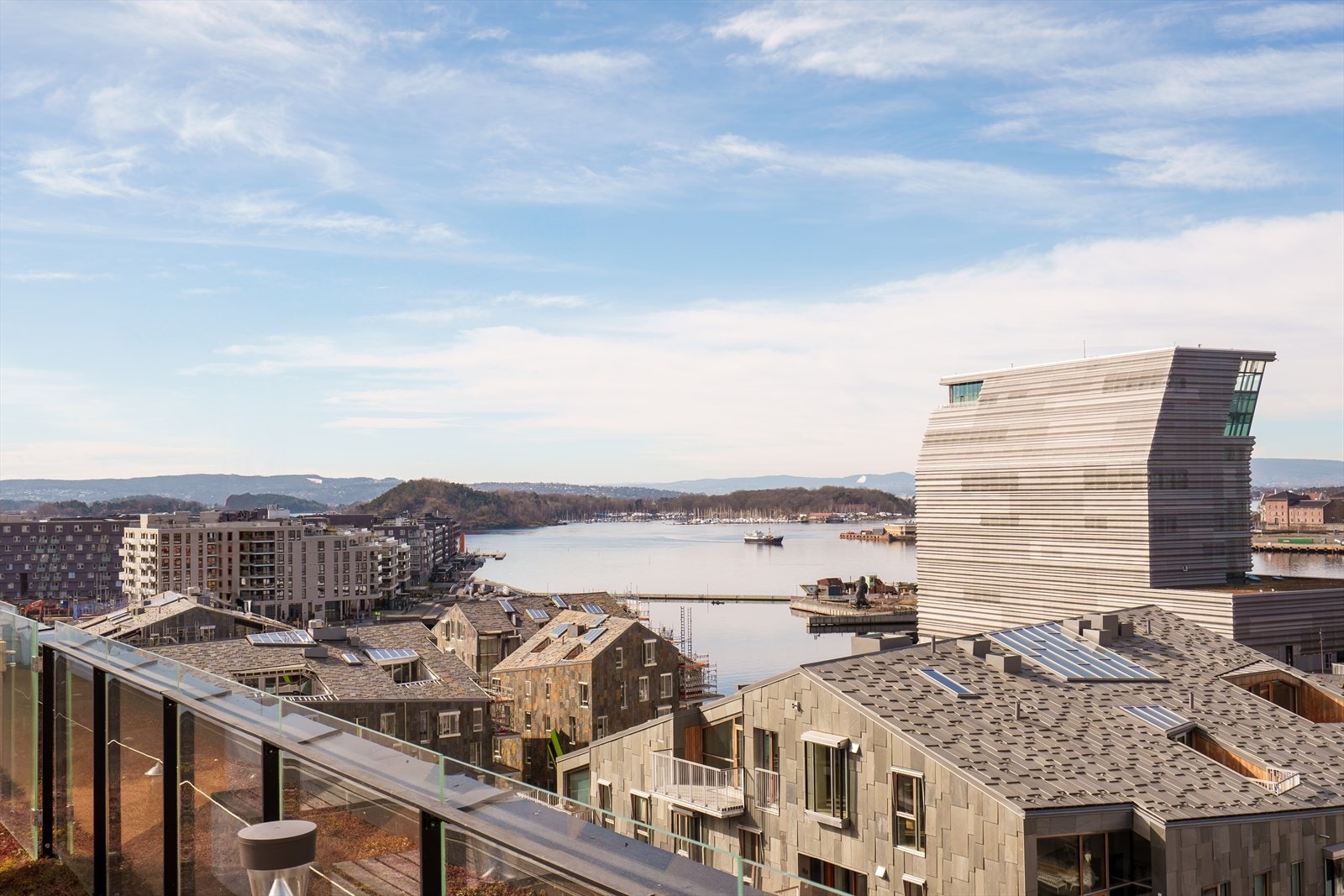 Det er en felles takterrasse i sameiet med fantastisk utsikt Galleribilde