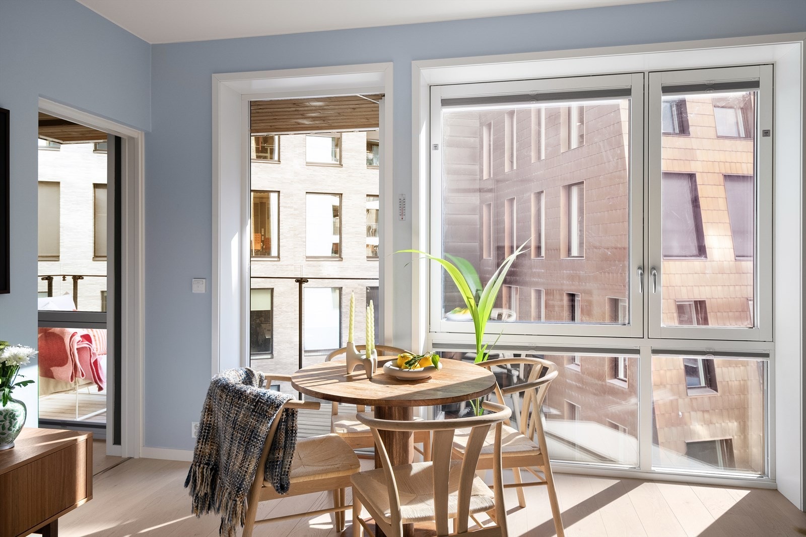 Behagelig inneklima med solskjerming på alle vinduer Galleribilde