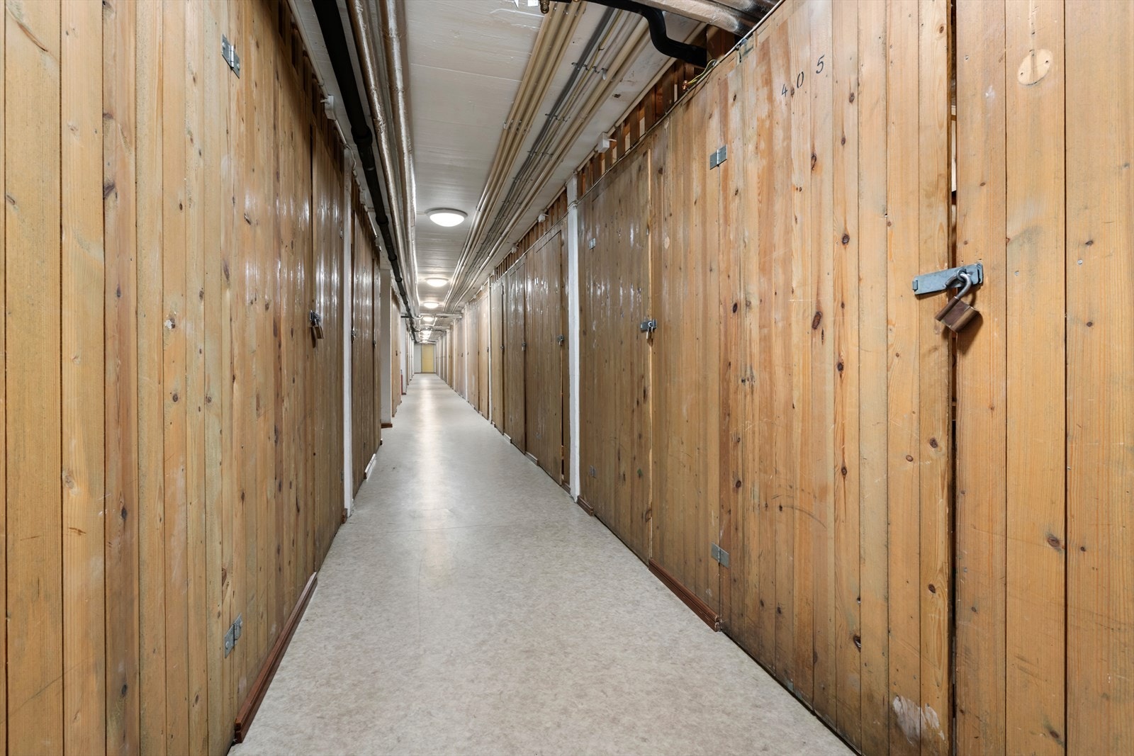Det medfølger en bod på loft og bod i kjeller. Galleribilde