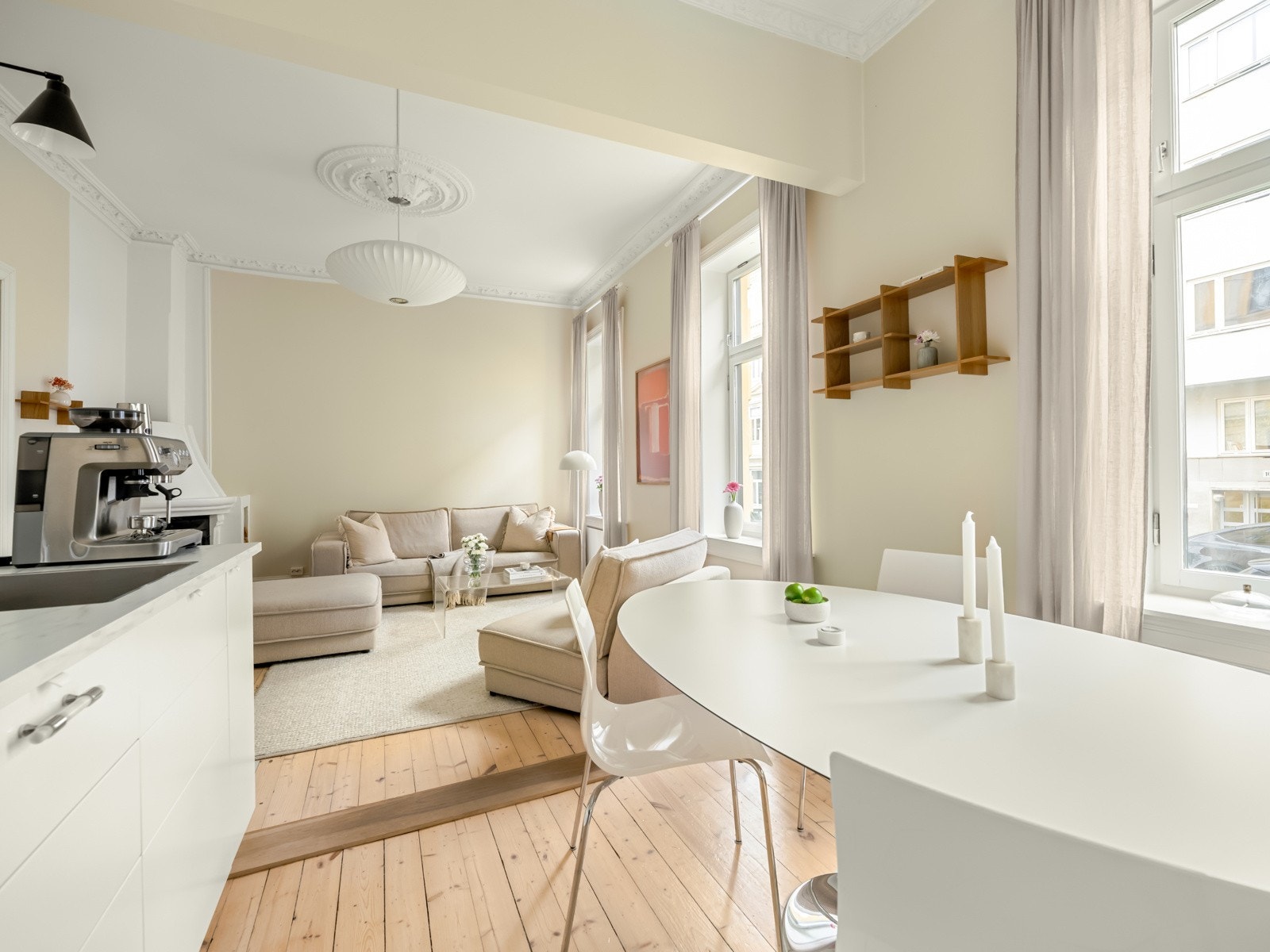 I 2023 ble også veggen mot stuen åpnet. Galleribilde