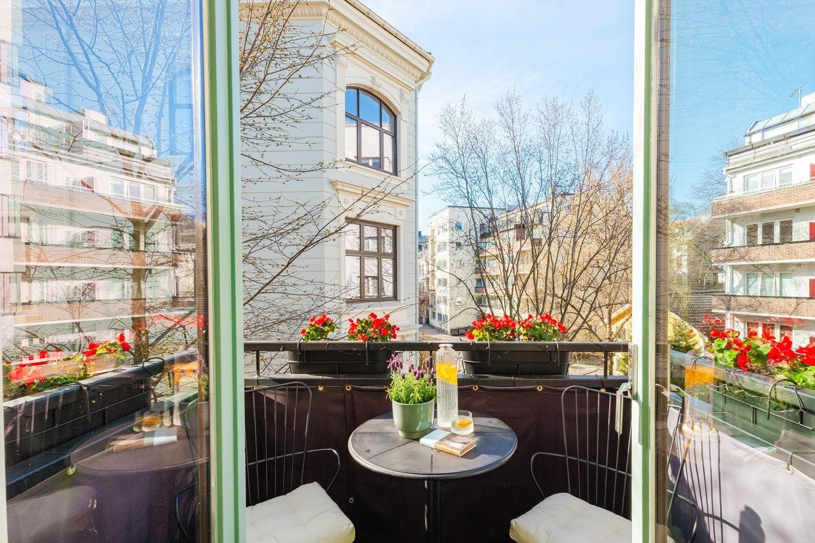 Balkongen er på 2,5 kvm og er vendt mot stille sidegate Galleribilde