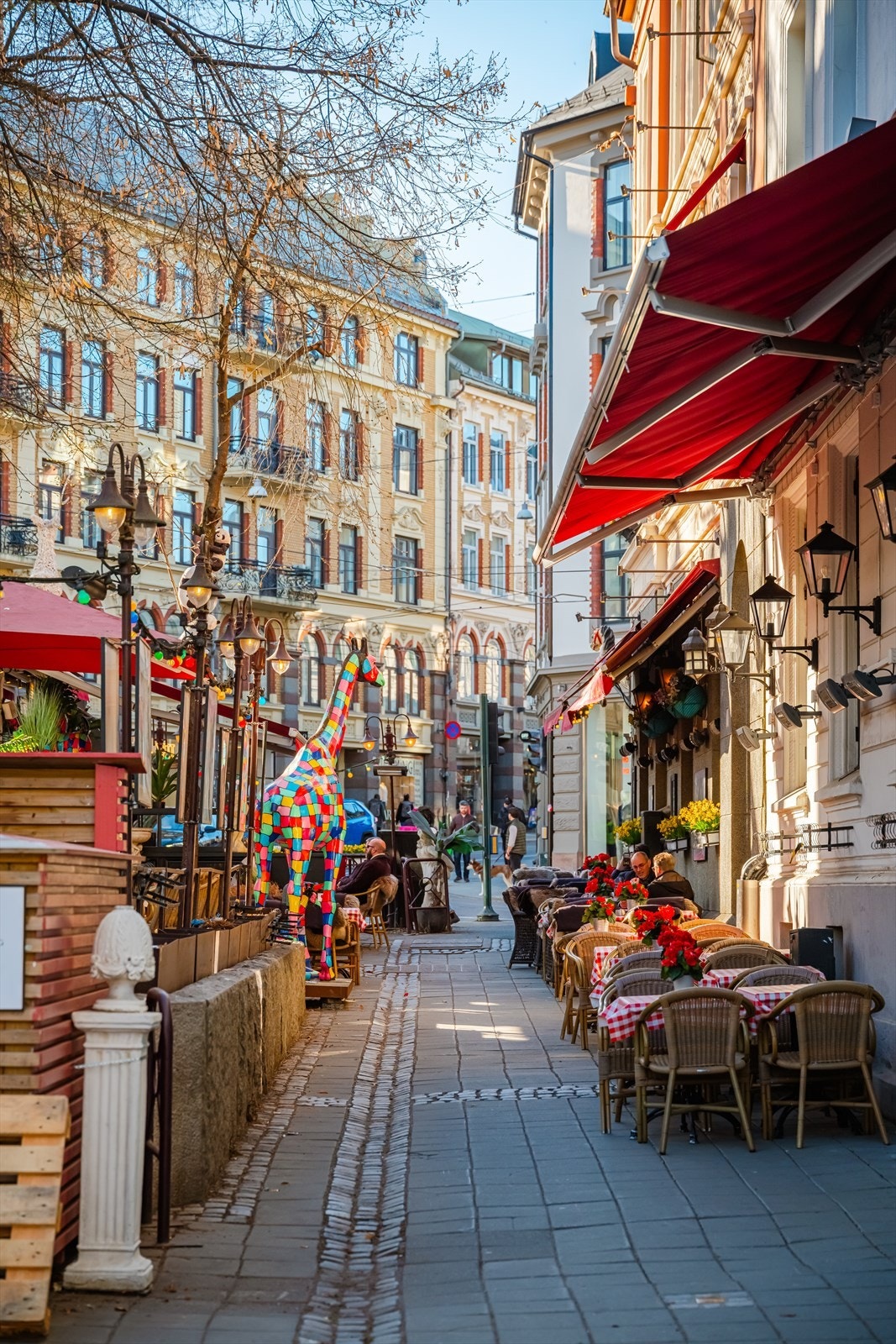 Det er planer om å oppgradere gaten utenfor. Anbefaler å sjekke ut: https://www.holoholo.no/projects/nedrehegdehaugsveien Galleribilde