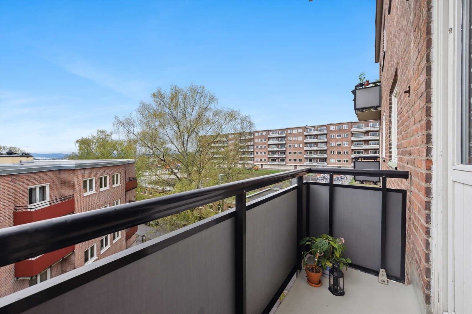 Her kan du få plass til en liten grill som kan nytes på sommeren - en perfekt forlengelse av stuen! Galleribilde