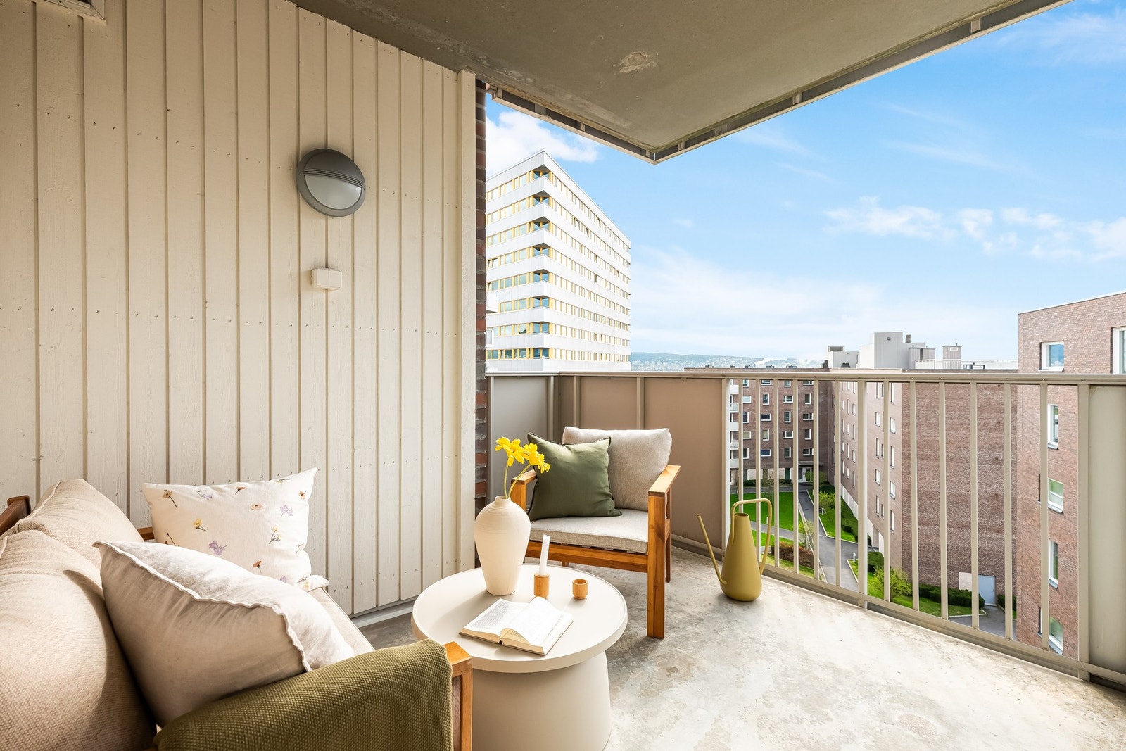 Dette er en lys og innbydende 2-roms leilighet beliggende i 7. etasje i et bygg fra 2012. Galleribilde