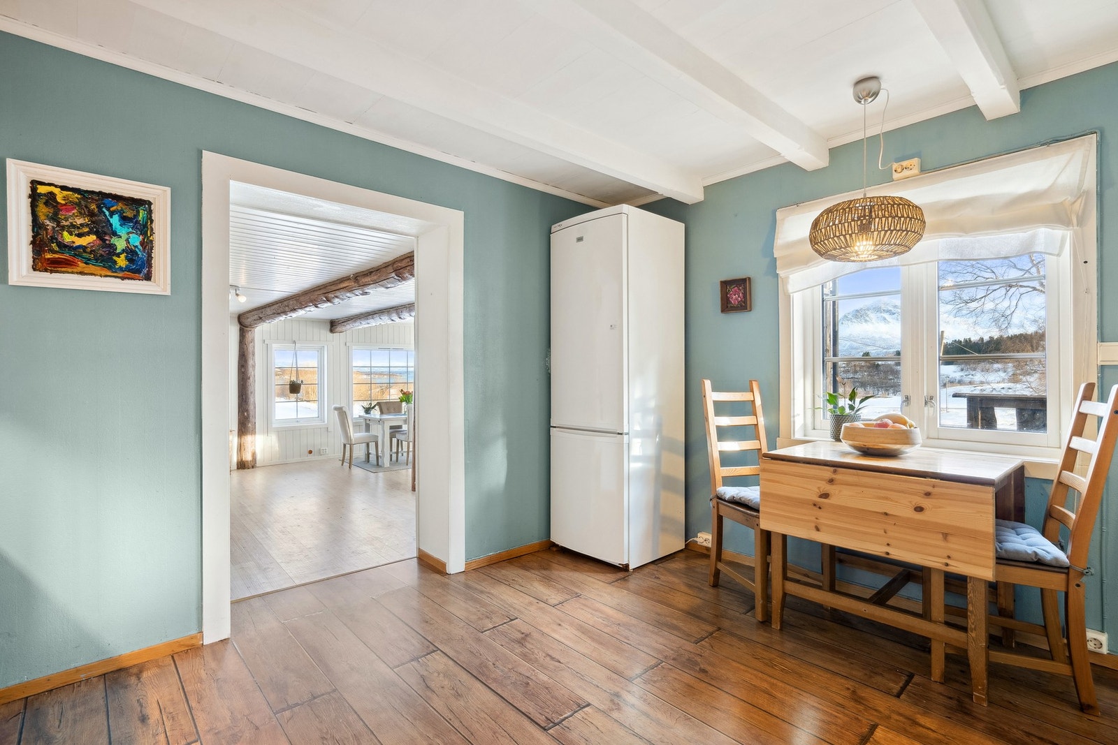 Kjøkken med god plass Galleribilde