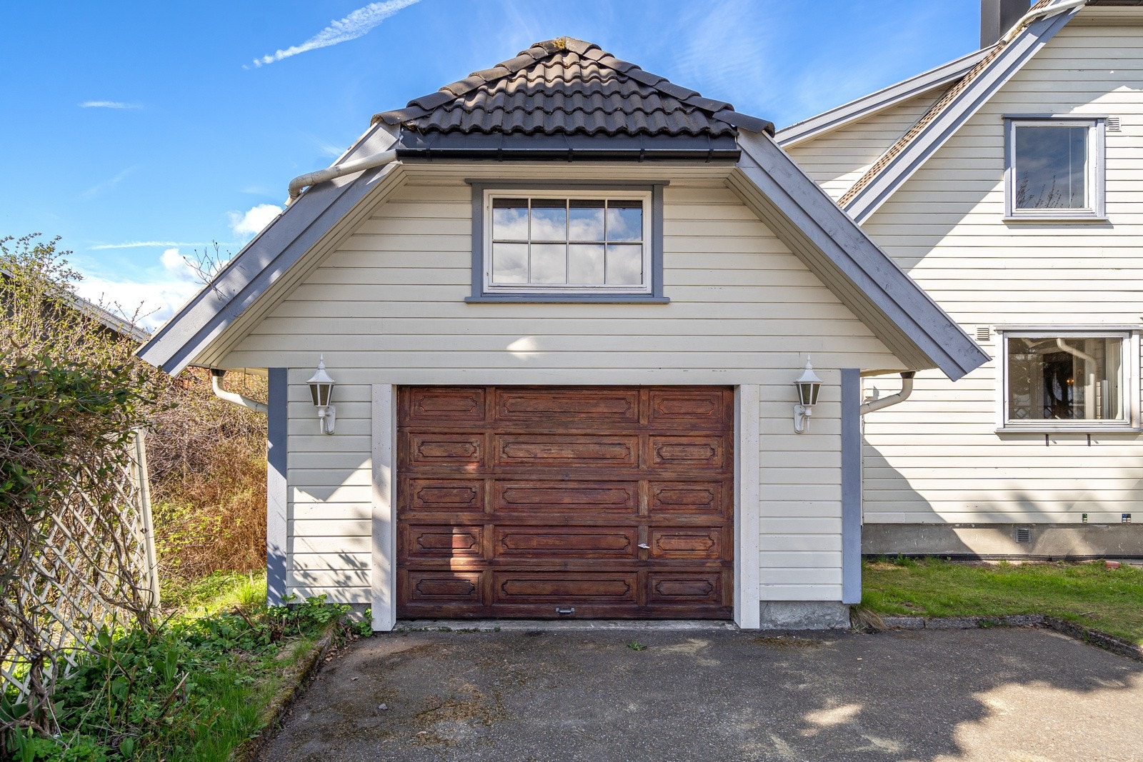 Garasje med lagringsloft Galleribilde