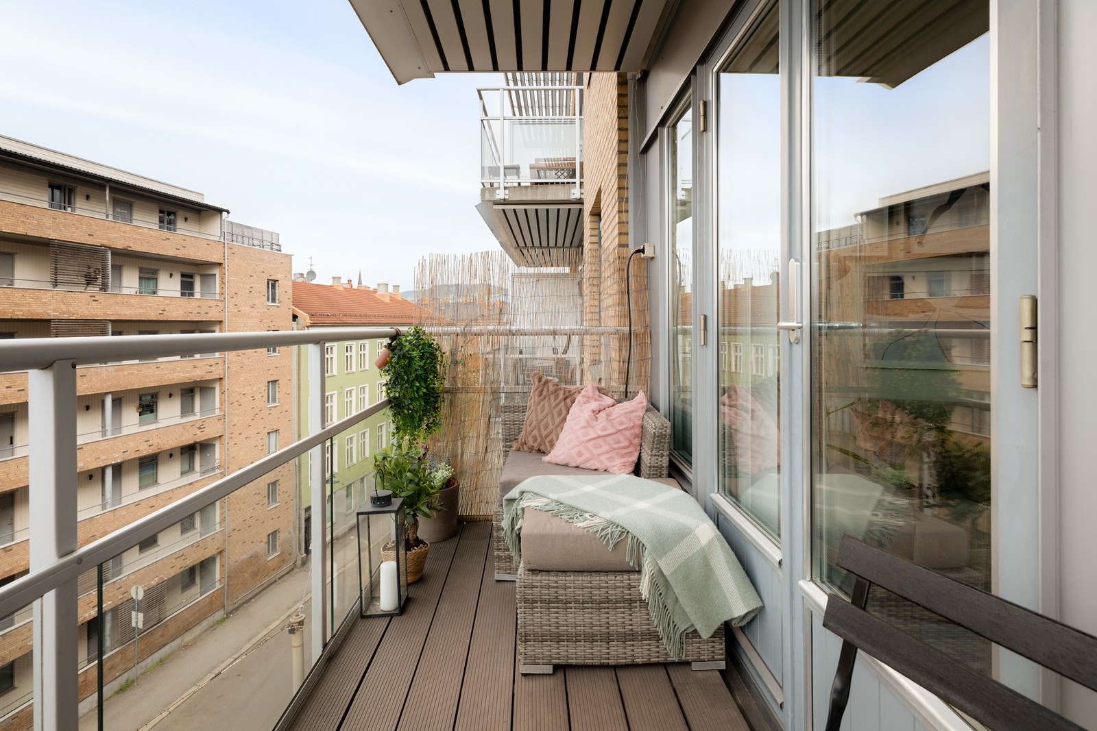 På balkongen er det god plass til møblement etter eget ønske og grill. Galleribilde