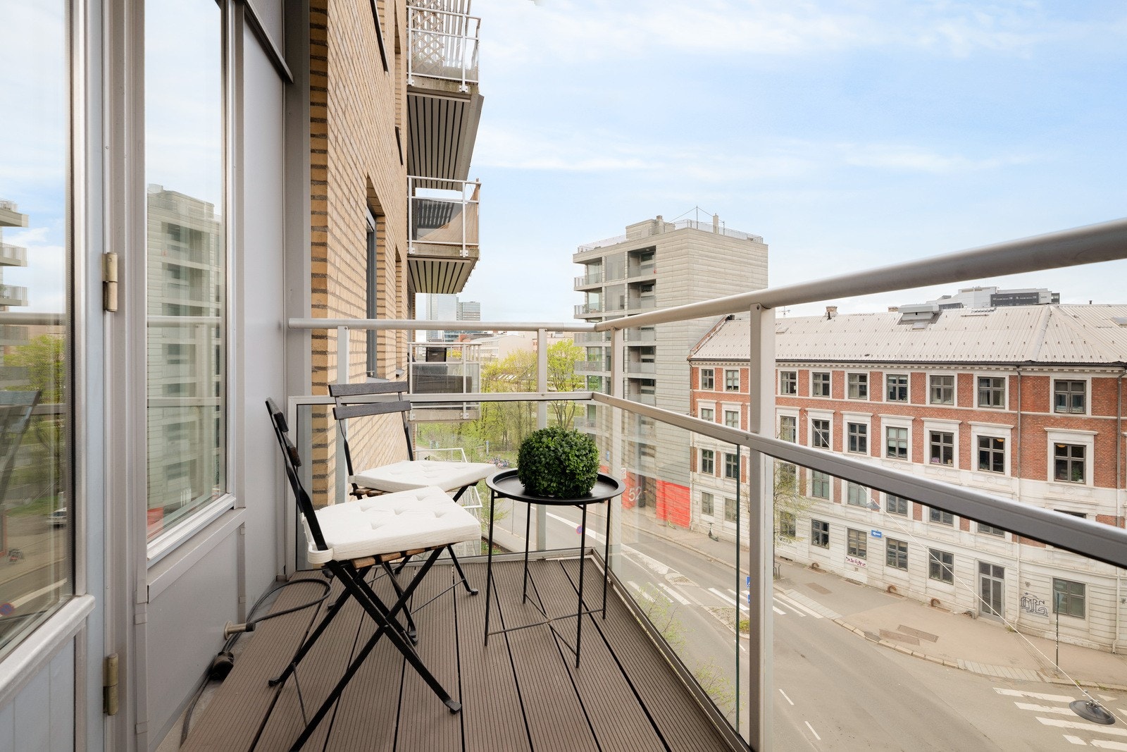 Her kan du nyte solen fra ca. 15.30 - 21.30 på sommeren. Galleribilde