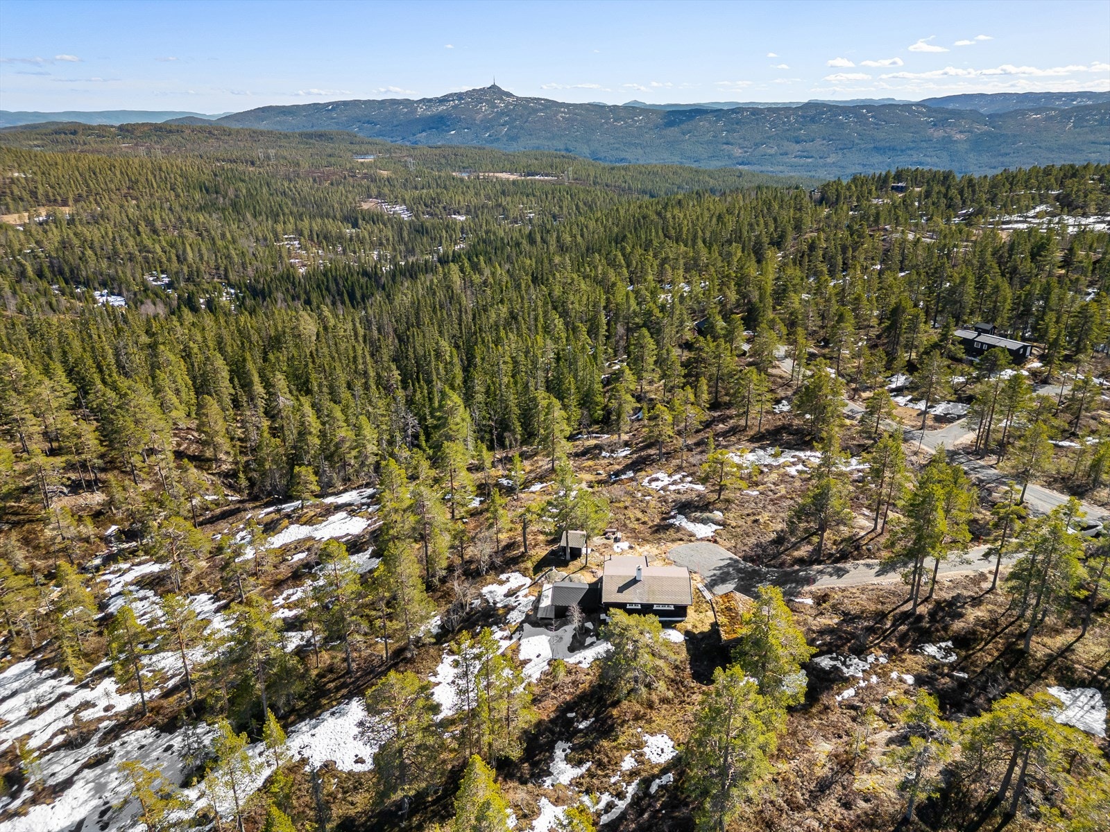 I tillegg til fine solforhold byr Blefjell på helårs friluftsopplevelser for store og små, og området har et flott utgangspunkt med varierte aktivitetsmuligheter rett utenfor døren. Galleribilde
