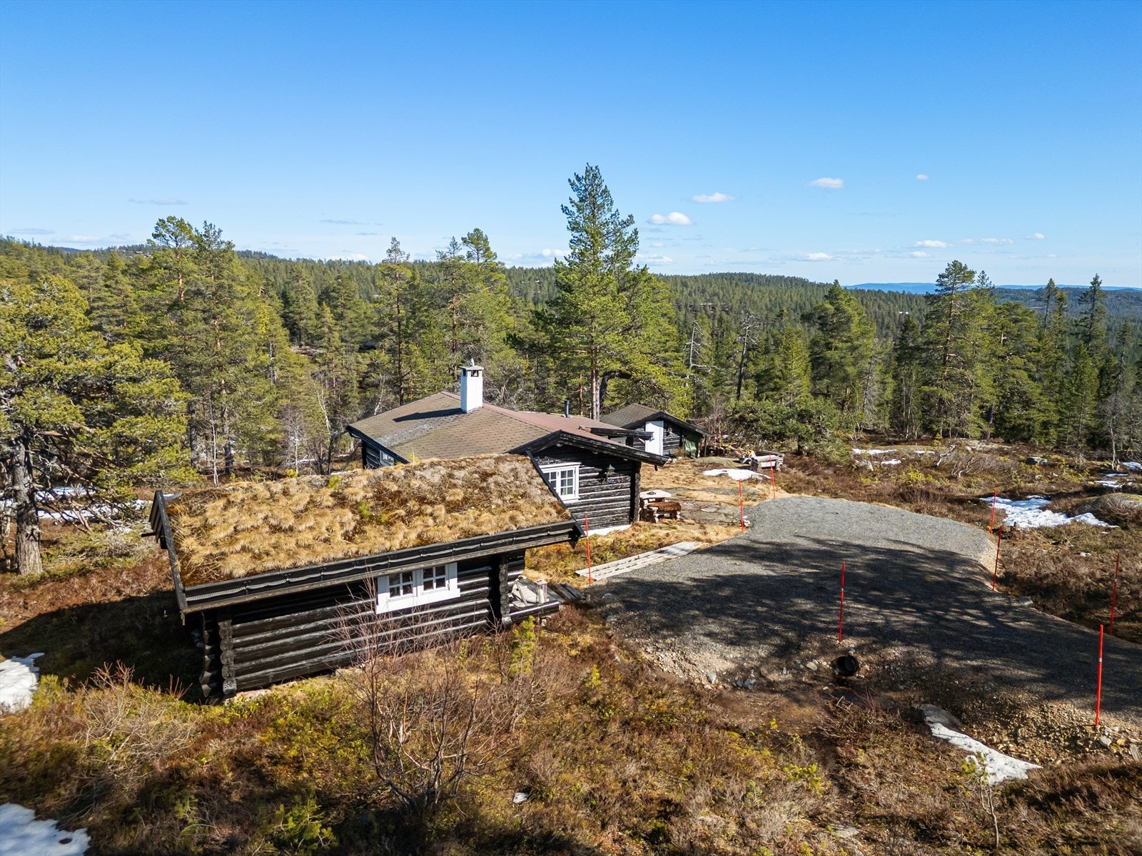 Hytta ligger koselig til på ca. 630 moh. i et rolig, etablert hyttefeltet på sydlig del av Blefjell. Galleribilde