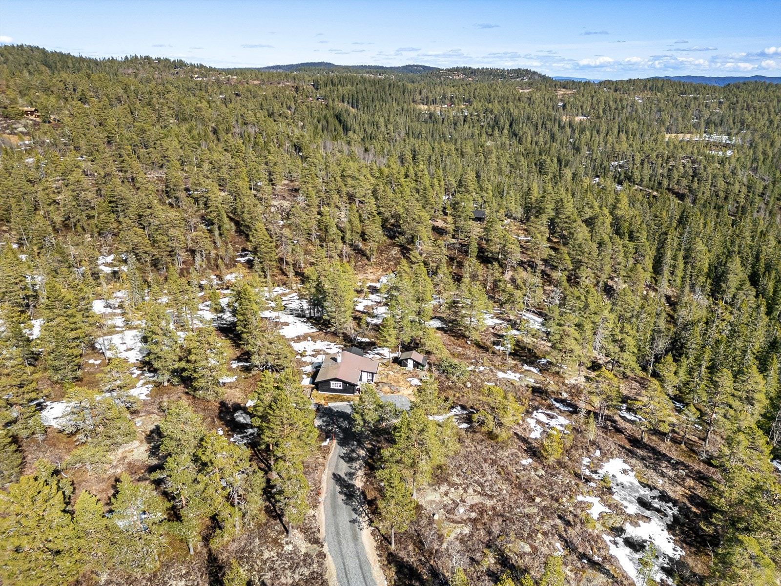 Blefjell ligger sentralt i forhold til de store byene på Østlandsområdet og ligger kun 1 drøy time fra Drammen, ca. 1 time og 30 minutter fra Oslo og kun ca. 25 minutter fra Kongsberg. Galleribilde