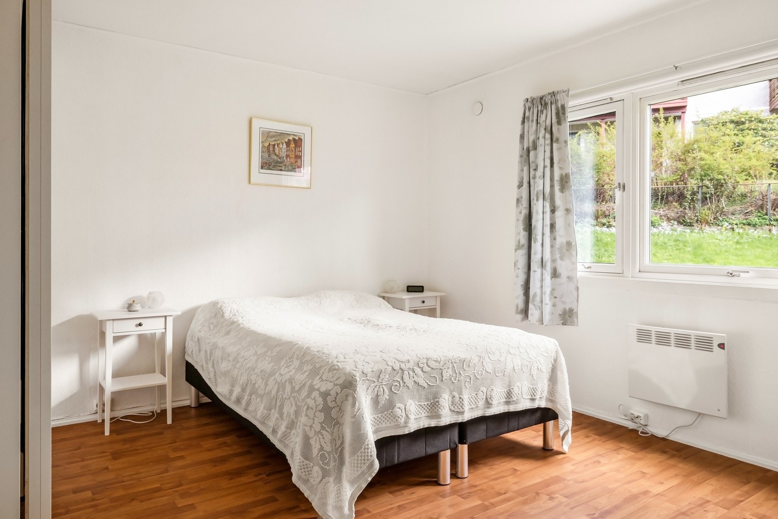 Soverommene innredes enkelt med seng etter ønsket størrelse, garderobe eller annet passende møblement. Galleribilde