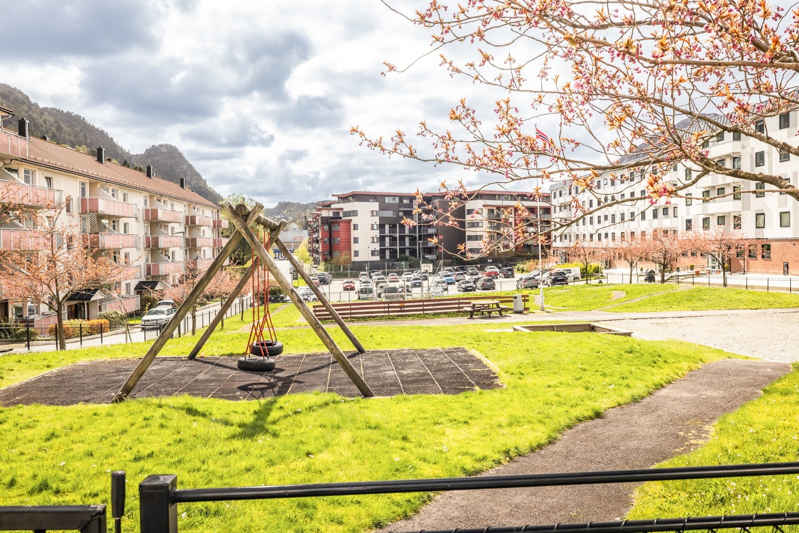 Flotte, grønne og velholdte fellesområder i borettslaget. Galleribilde