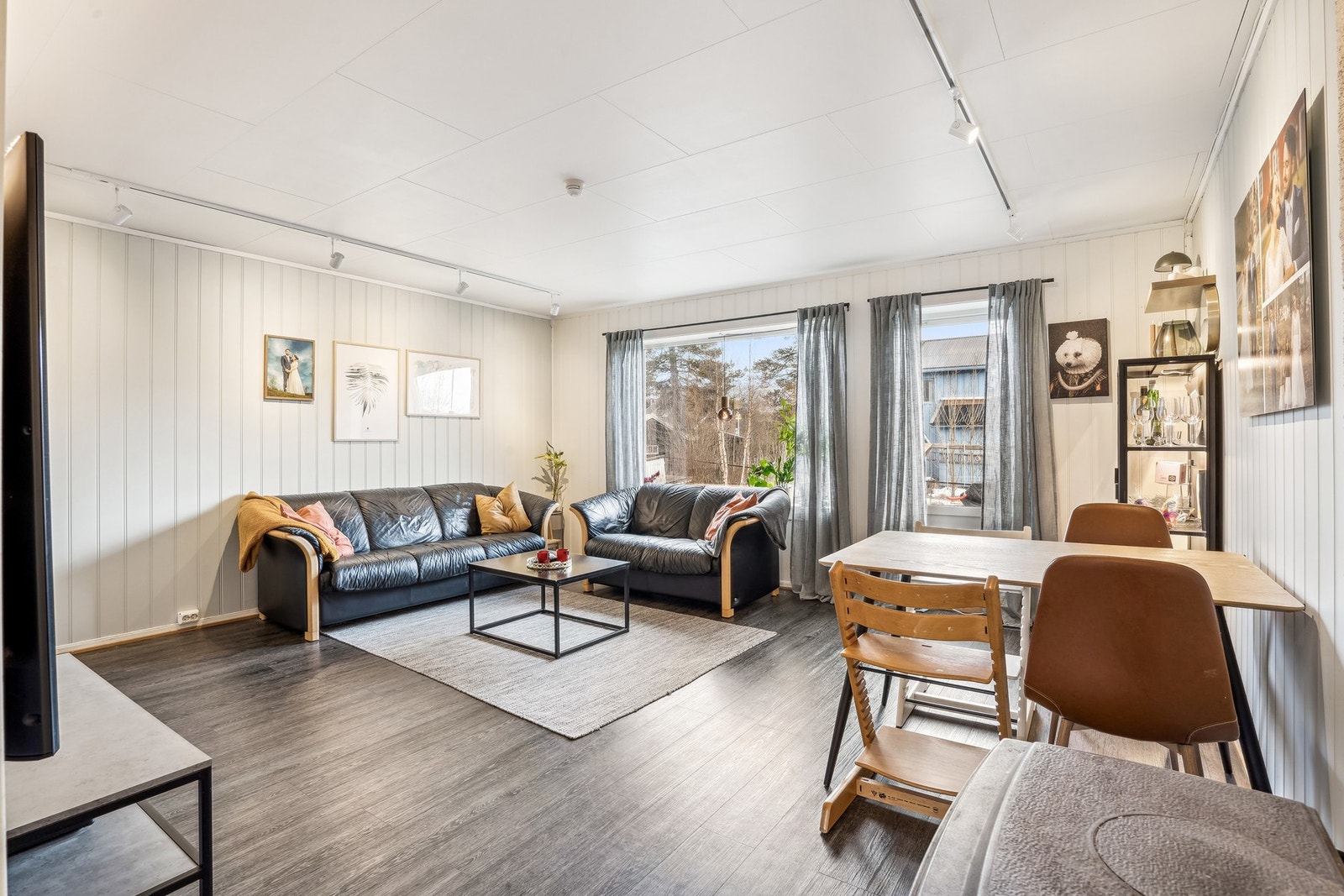 Lys og romslig stue med moderne preg. Galleribilde