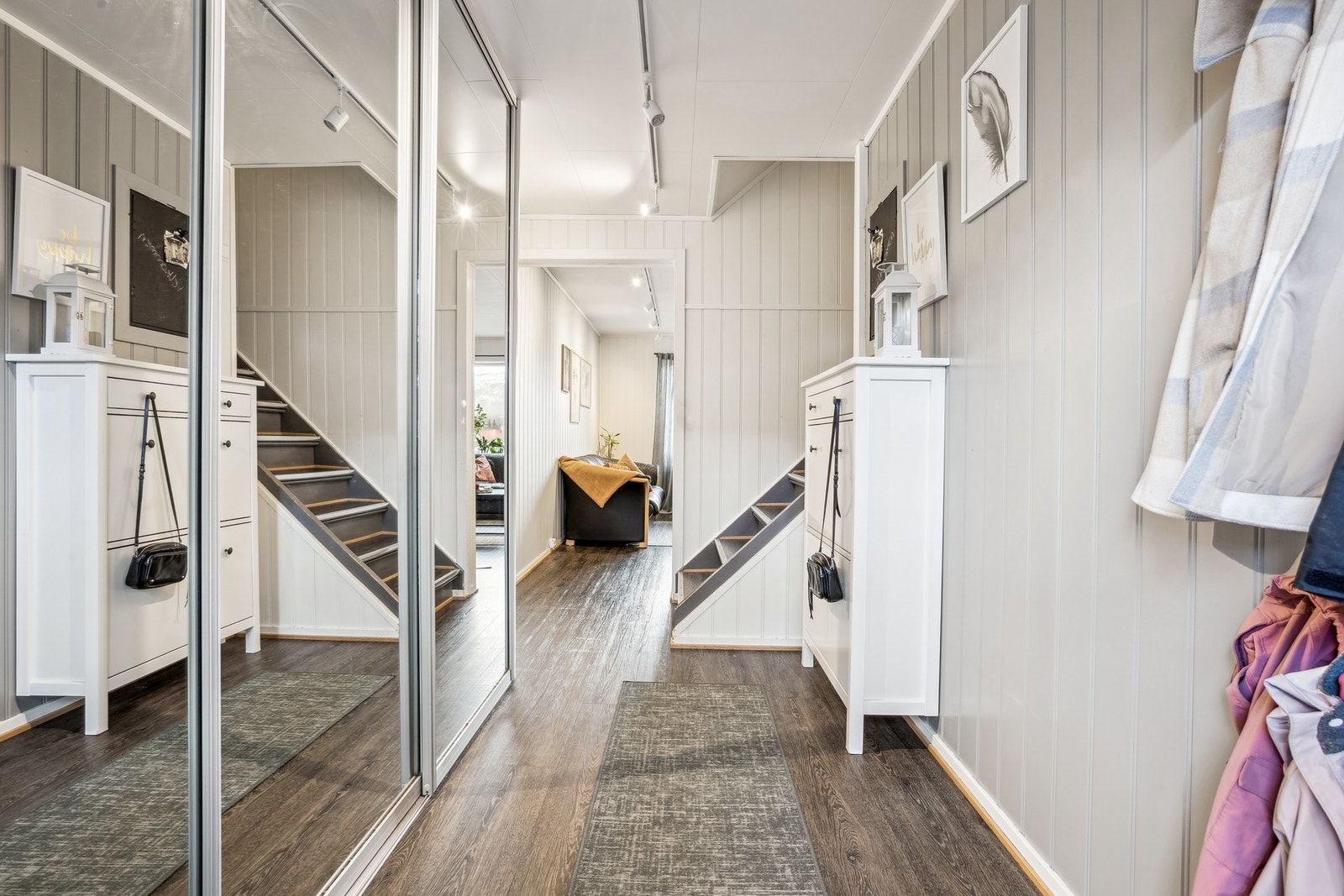 Speildørene gir en følelse av ekstra rom samtidig som de er praktiske i en travel hverdag. Galleribilde