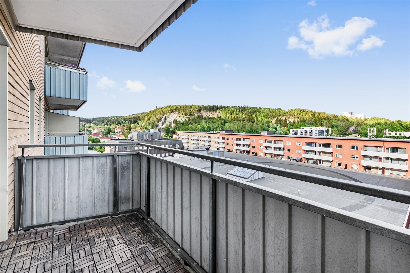 Fra stuen har du adkomst til en østvendt balkong på ca. 4 kvm. Galleribilde