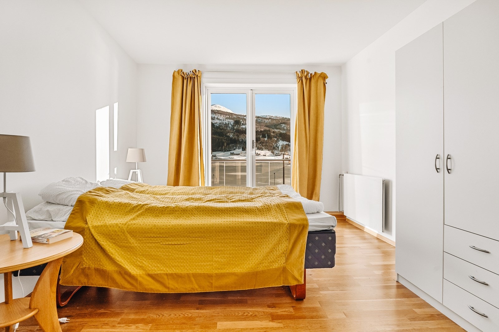 Sjeldent godt soverom i denne etasjen. Rommet er 12,9 m², og har fantastisk utsikt. Galleribilde