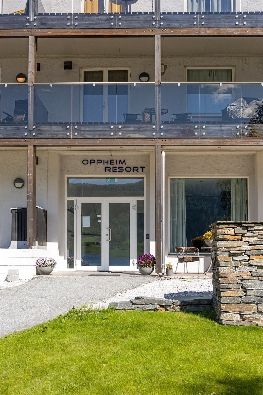 Området egner seg virkelig for helårsbruk. Med fjell og vann (til bading, kajakk, fiske m.m.), golf og Voss i nærheten er det alltid noe å finne på sommerstid. Galleribilde