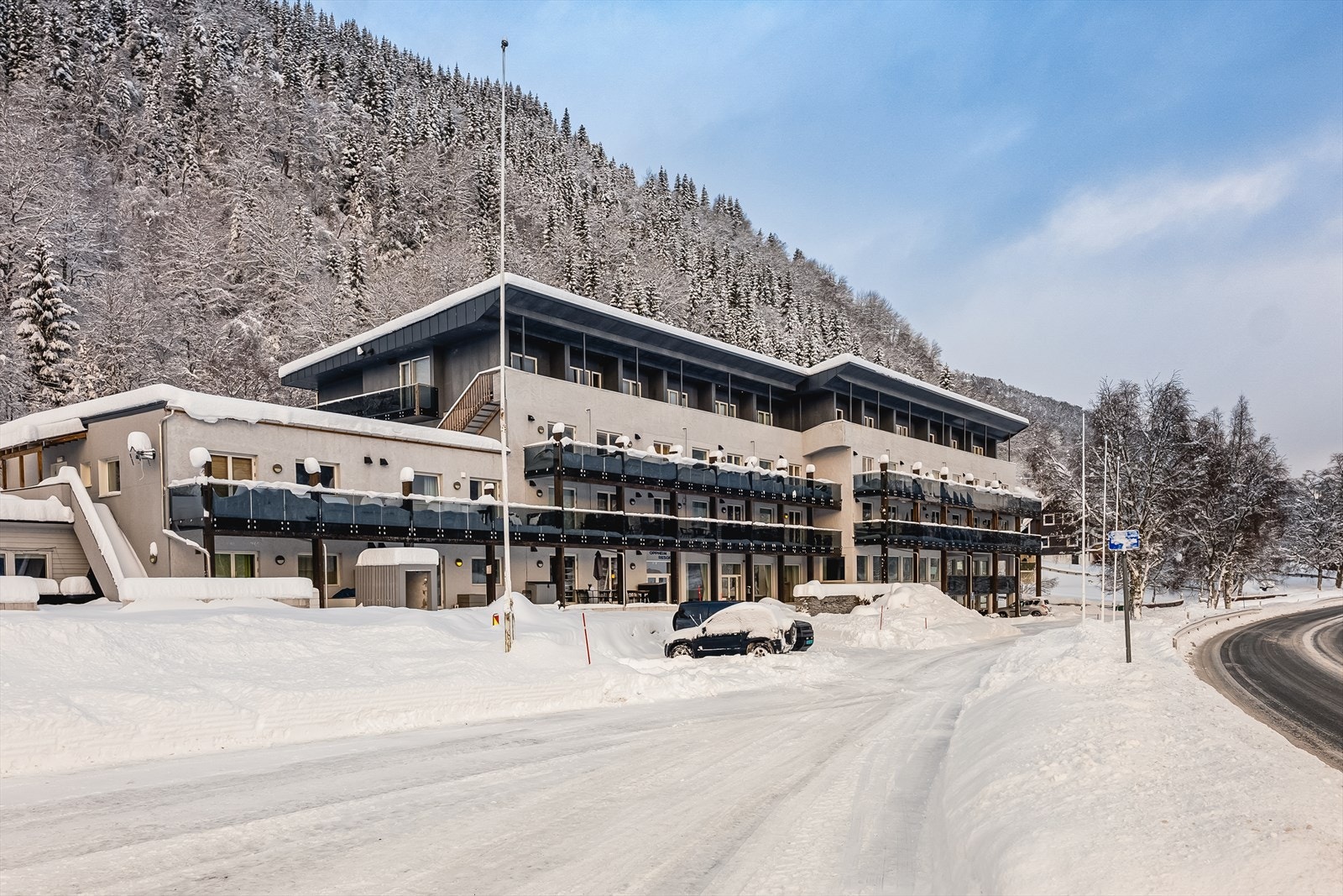 Perfekt helårssted med bredt aktivitetstilbud året rundt. Området er snøsikkert, og er et vinterparadis for alle slags typer ski. Galleribilde