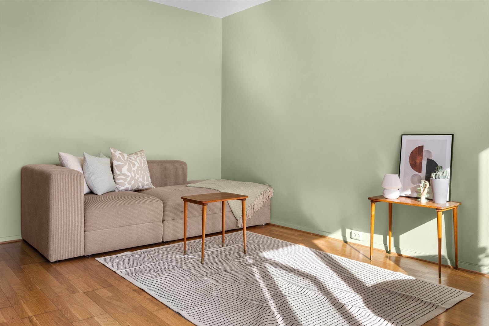 Stuen er enkel å innrede, her finnes det flere innredningsmuligheter. Galleribilde