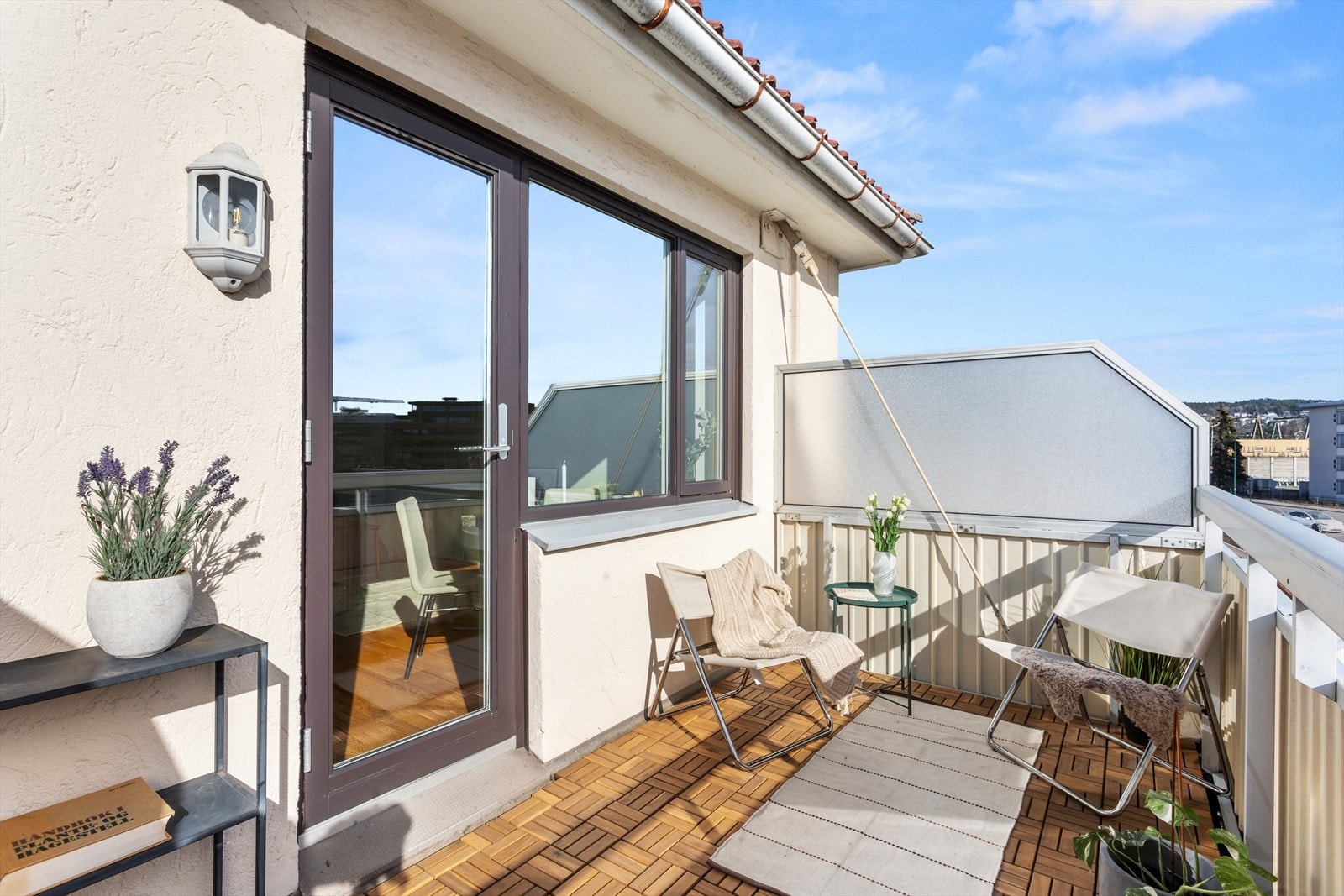 Herlig og usjenert sydvendt balkong på hele 8 kvm! Galleribilde