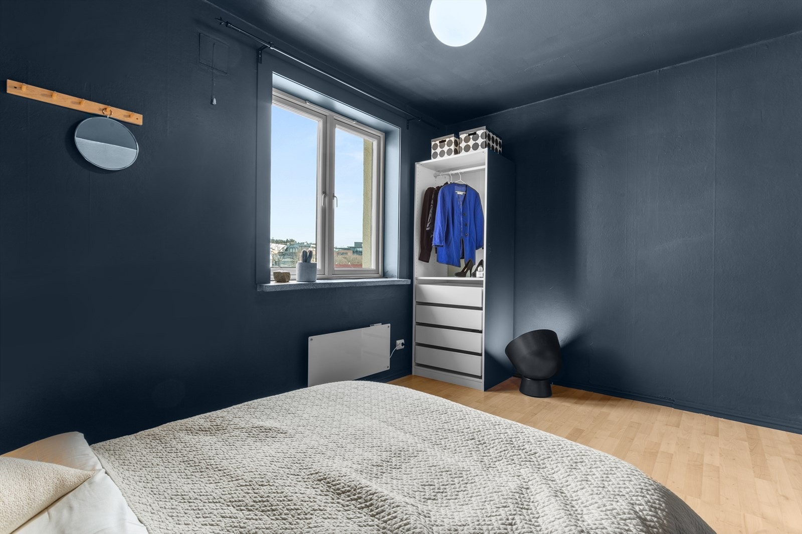 Her er det god plass til en stor garderobeløsning. Galleribilde