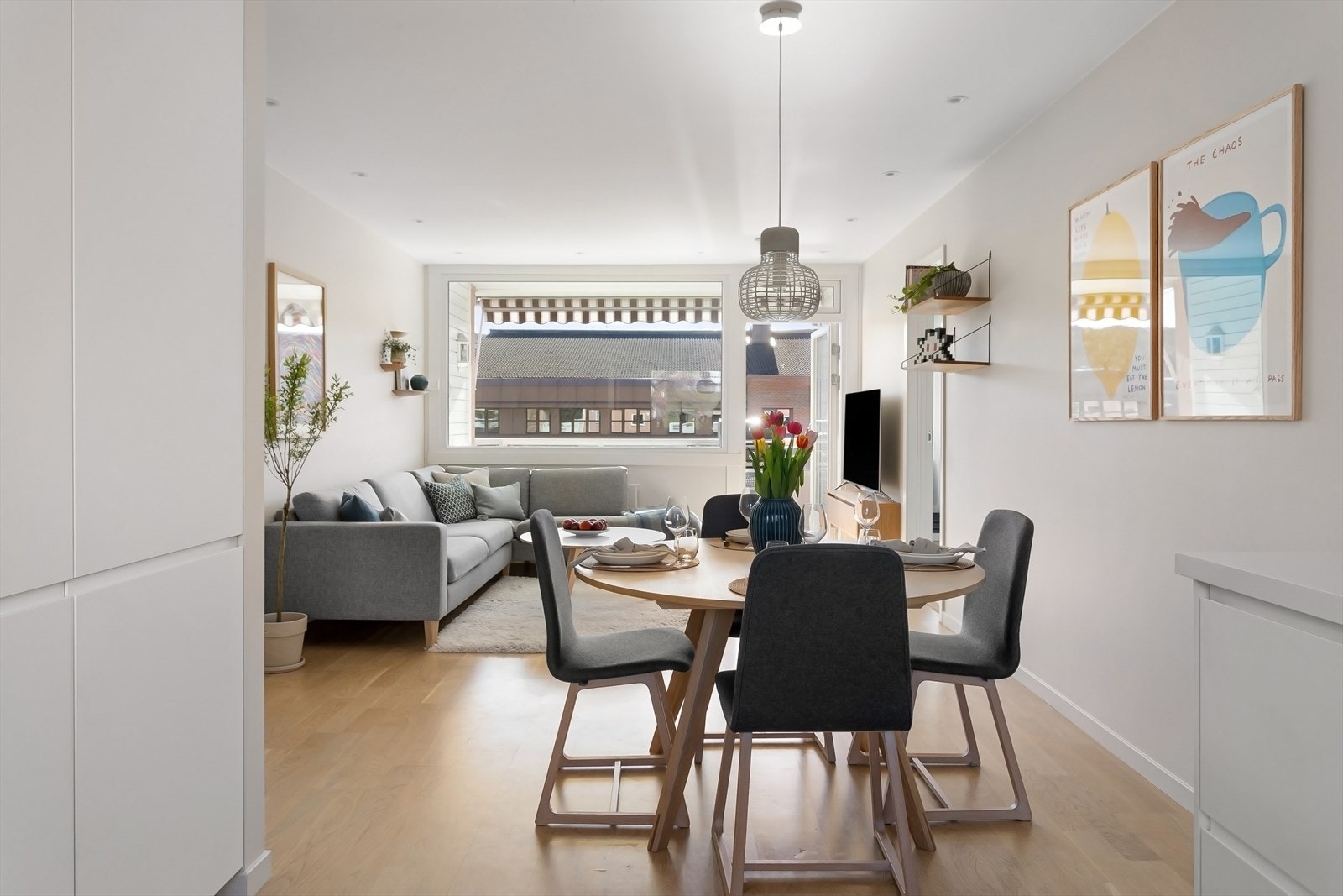 God plass til både sofa- og spisegruppe. Galleribilde
