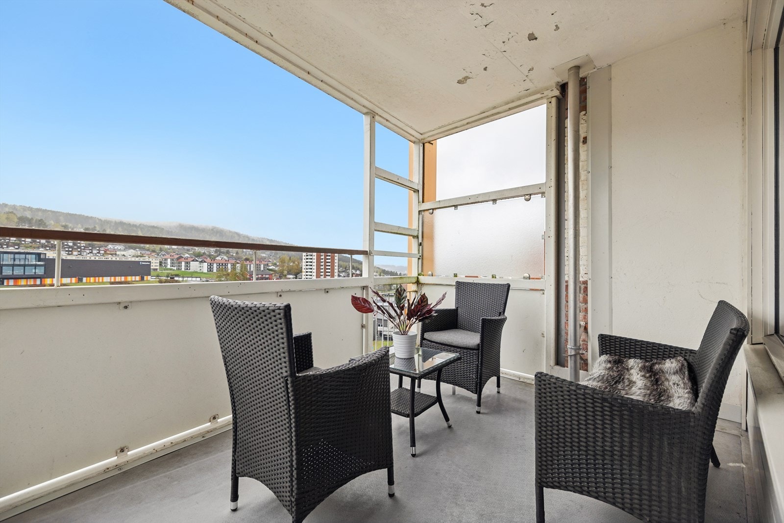 Fra stuen er det dør ut til balkongen. Galleribilde