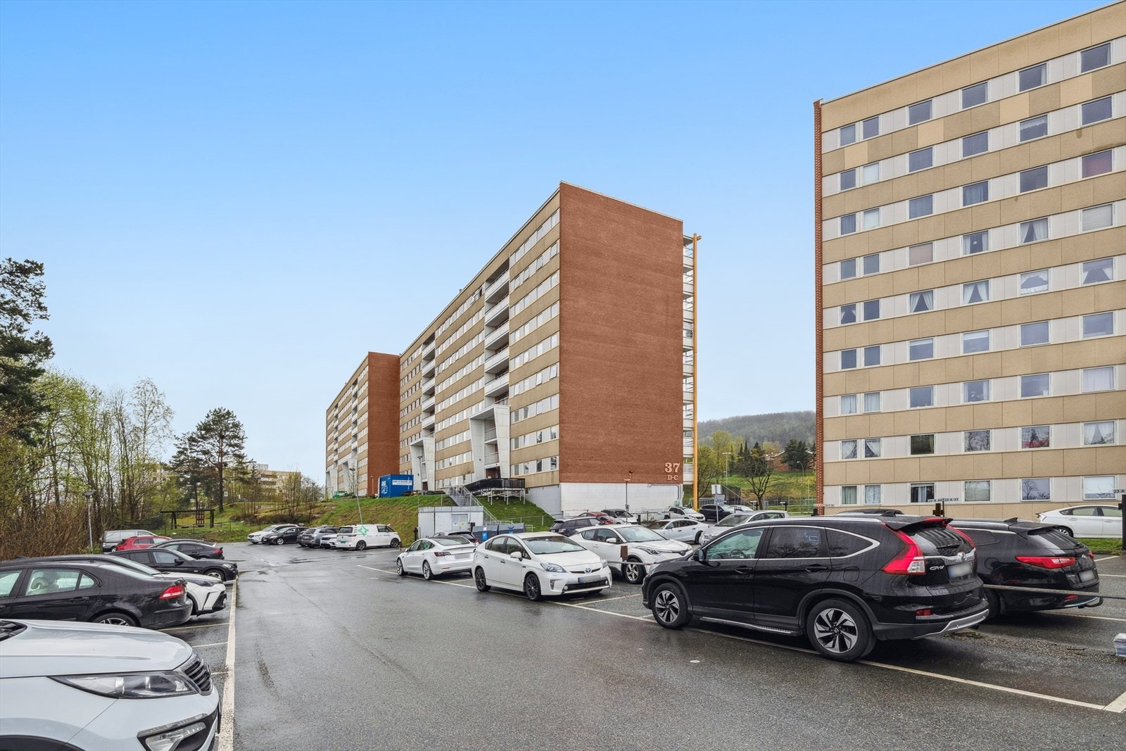 Leiligheten ligger i boligblokkens åttende etasje. Galleribilde