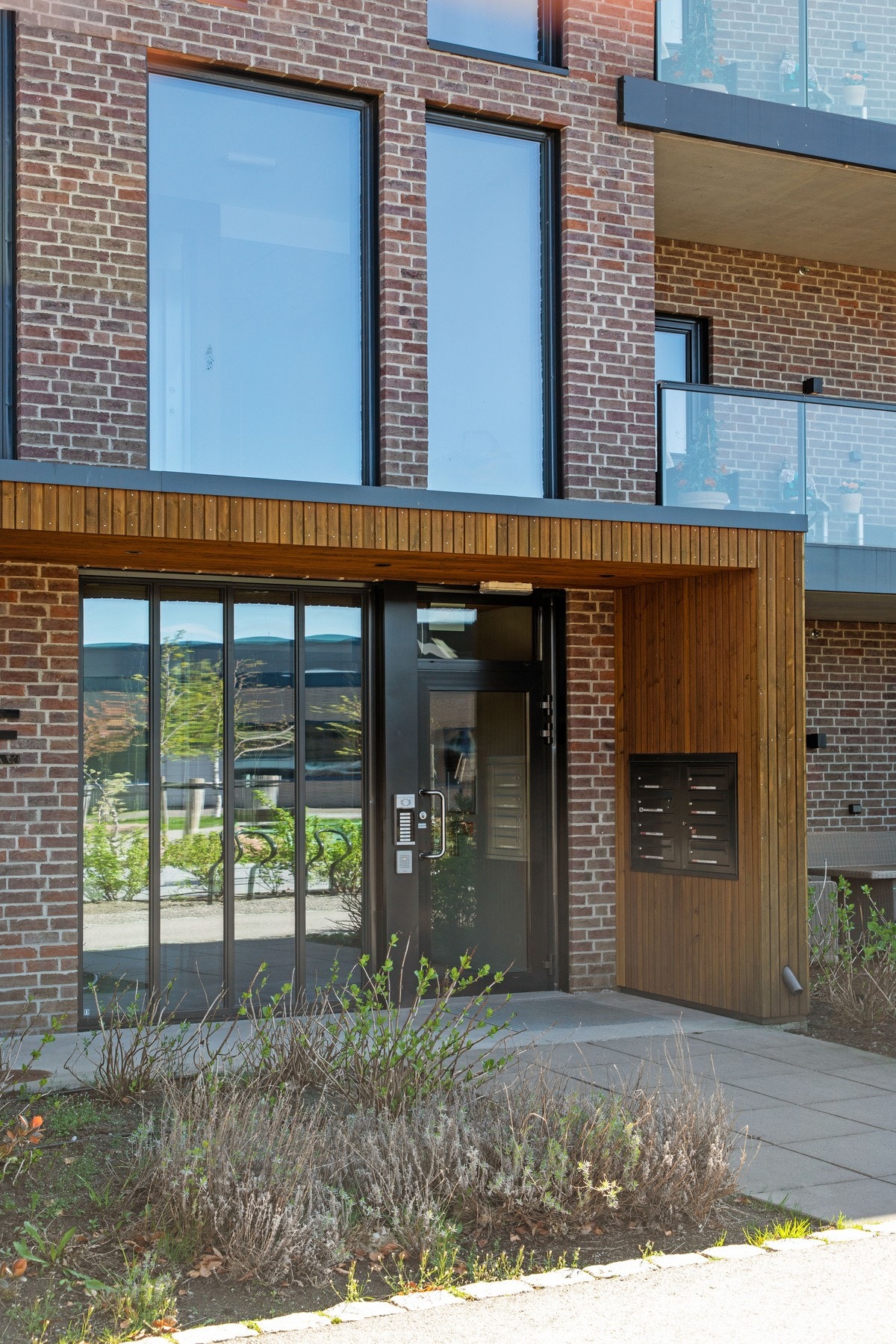 Felles inngangsparti, heis og trappegang. Galleribilde