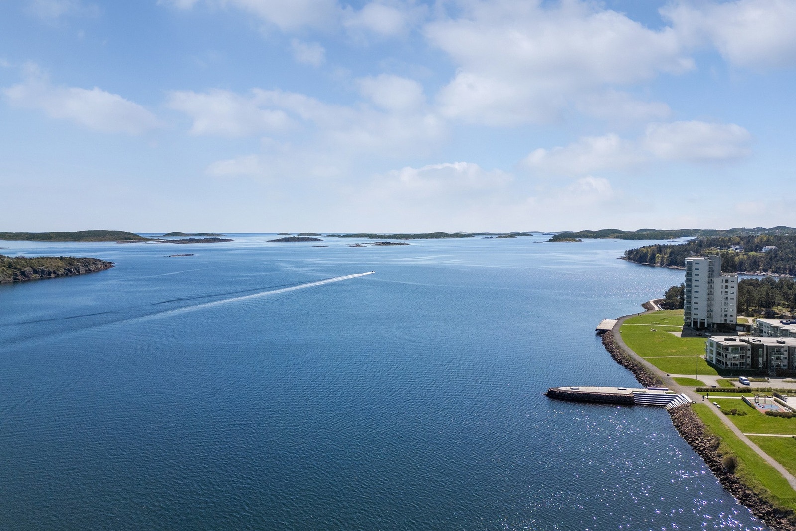 I dette området finnes også kafé, frisør, hudpleiesalong, fotpleier samt treningssenter. Galleribilde