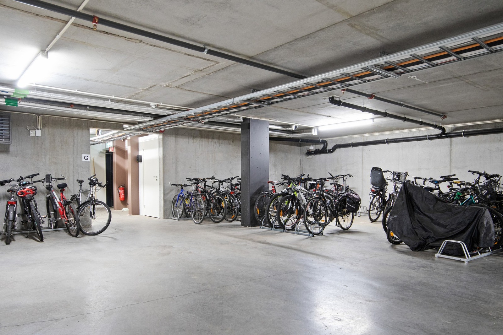 Felles sykkelparkering. Galleribilde