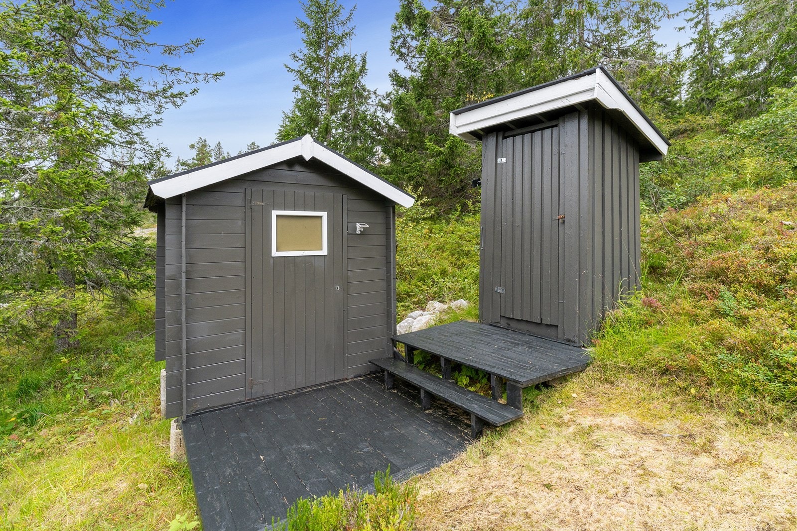 Bod og utedo. Galleribilde