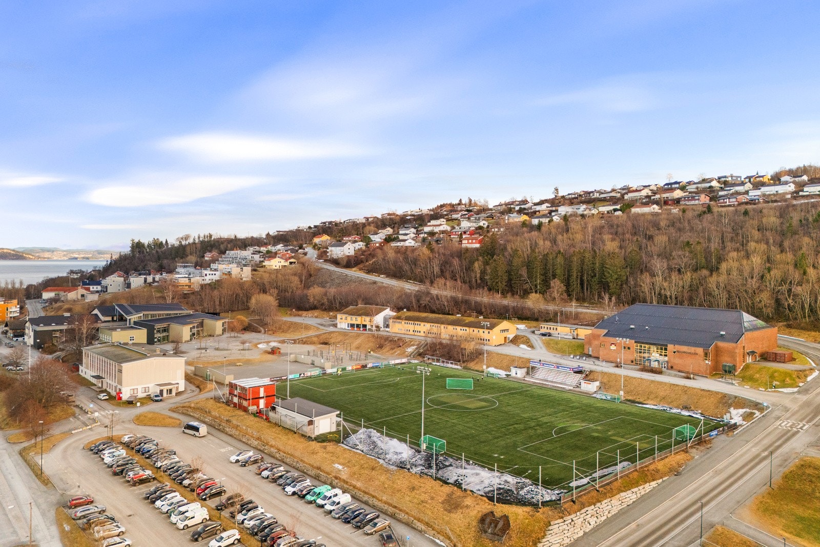 På Vikhammer bor man i et rolig og tilgjengelig område, med kort avstand til et godt utvalg av skoler, barnehager, kollektivtransport og dagligvarebutikker. Galleribilde