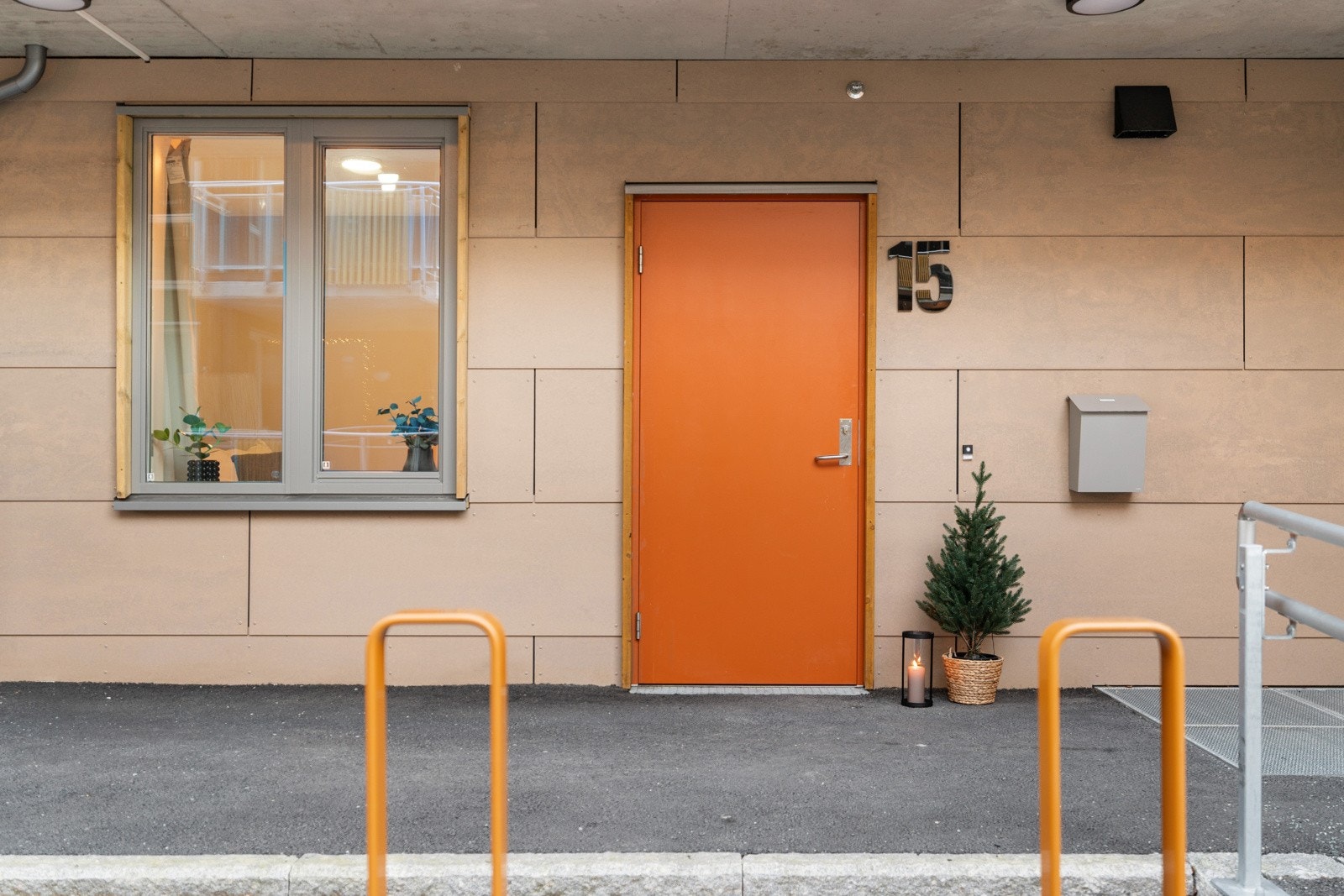 Leiligheten ligger i byggets første etasje og har trappefri adkomst. Galleribilde