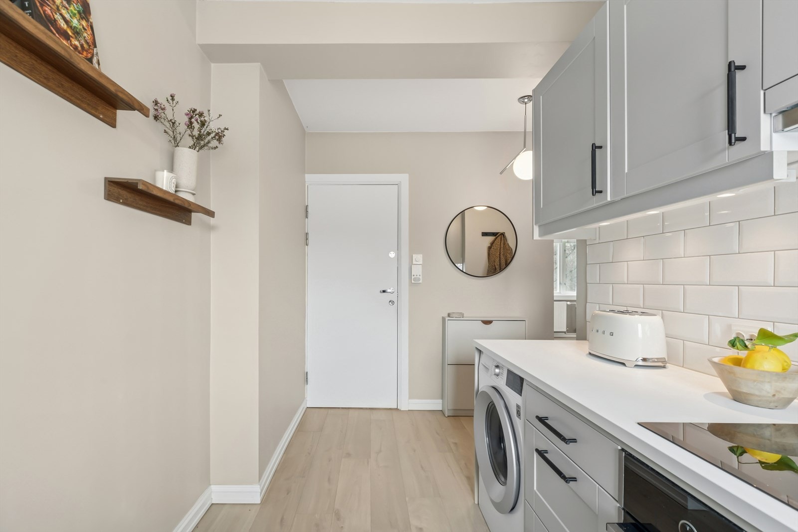 Kjøkkenet har opplegg for både oppvaskmaskin og vaskemaskin. Galleribilde