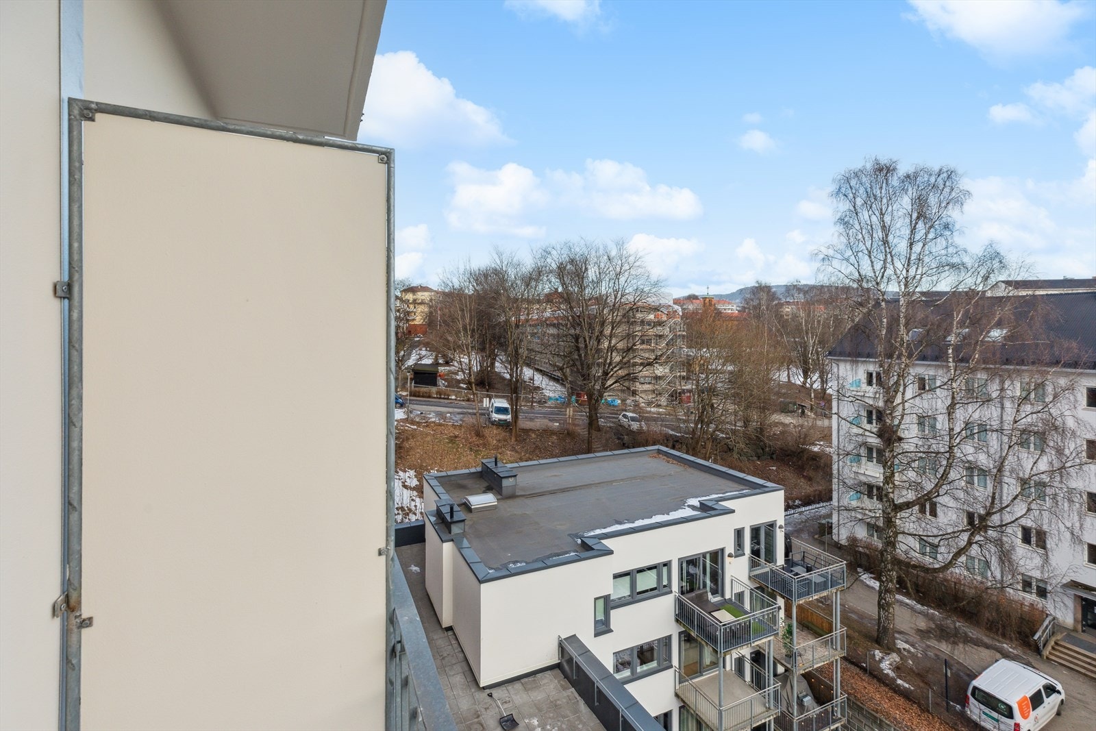 Balkongen er orientert mot øst, hvor du kan nyte morgensolen. Galleribilde