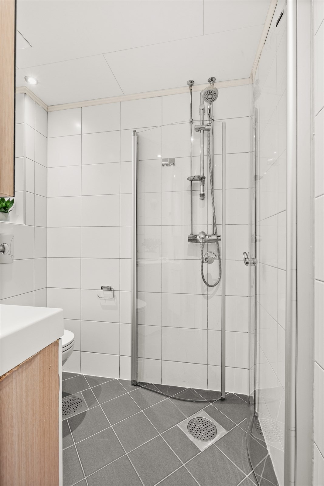 Varmtvann, fyring, fibernett og kabel-tv er inkludert i felleskostnadene Galleribilde