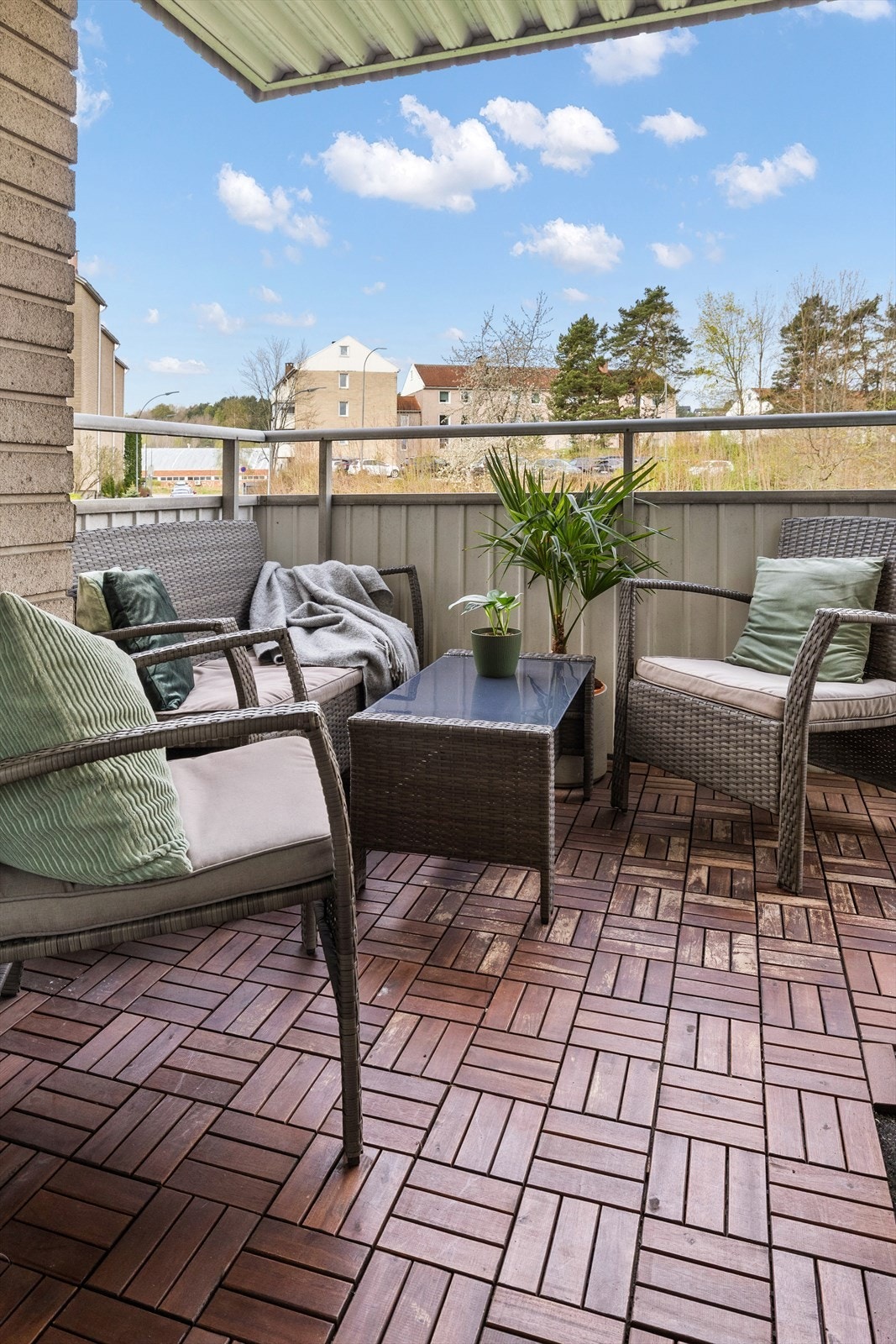 Her er det god plass til utemøbler og grill. Det er tillatt å grille med gassgrill eller elektrisk grill Galleribilde