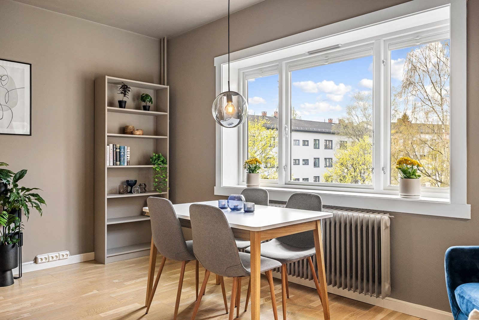 Varmtvann, fyring og fibernett er inkludert i felleskostnadene. Galleribilde