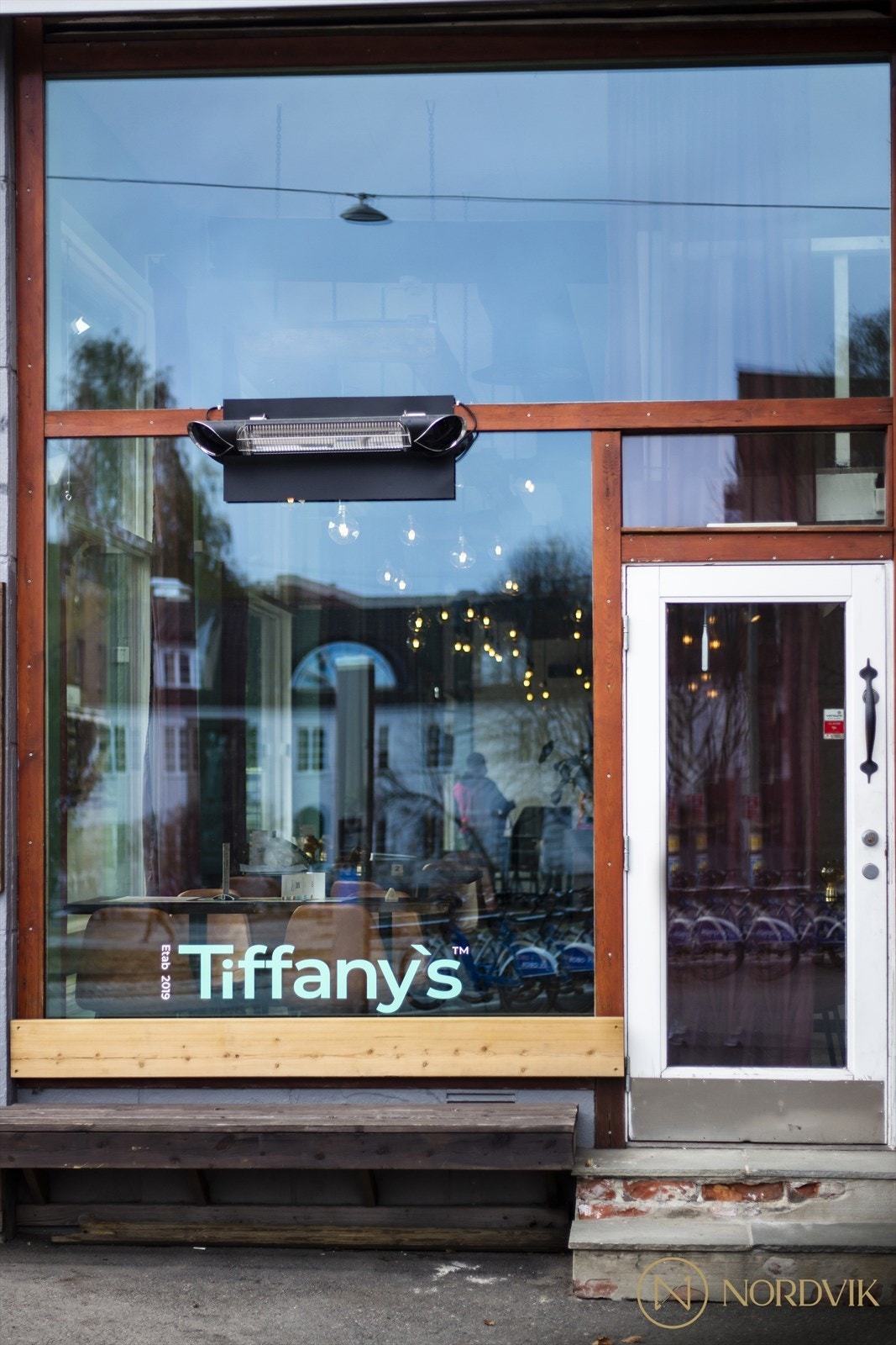 Bjølsen og Sagene har en rekke hyggelige nabolagsrestauranter og bakerier som Tiffany´s, Greasy house burger, Pizza pancetta, Jungel pizza, Nord (Bjølsen bakeri) og Mjøl. Galleribilde