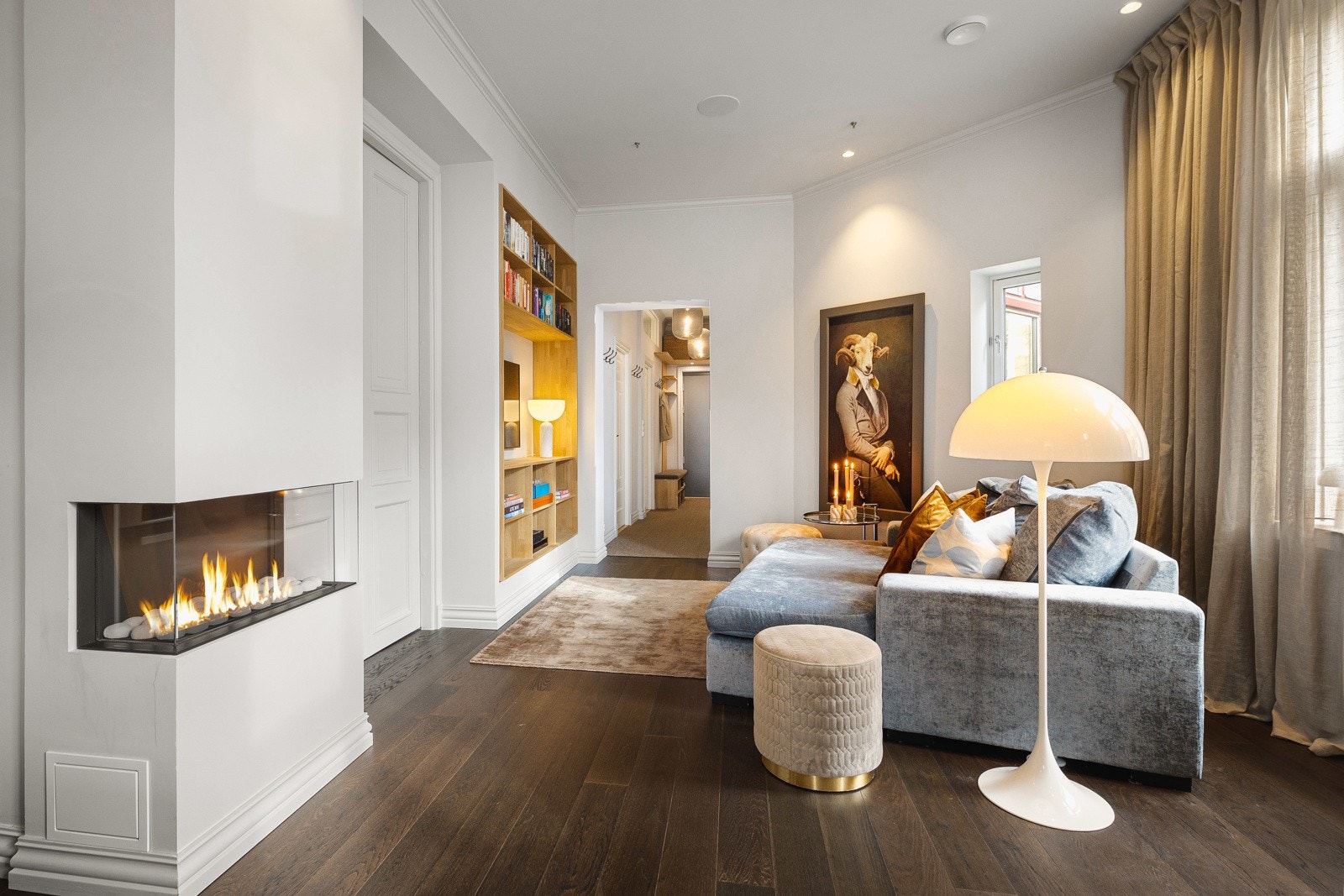 Koselig stue med peis Galleribilde