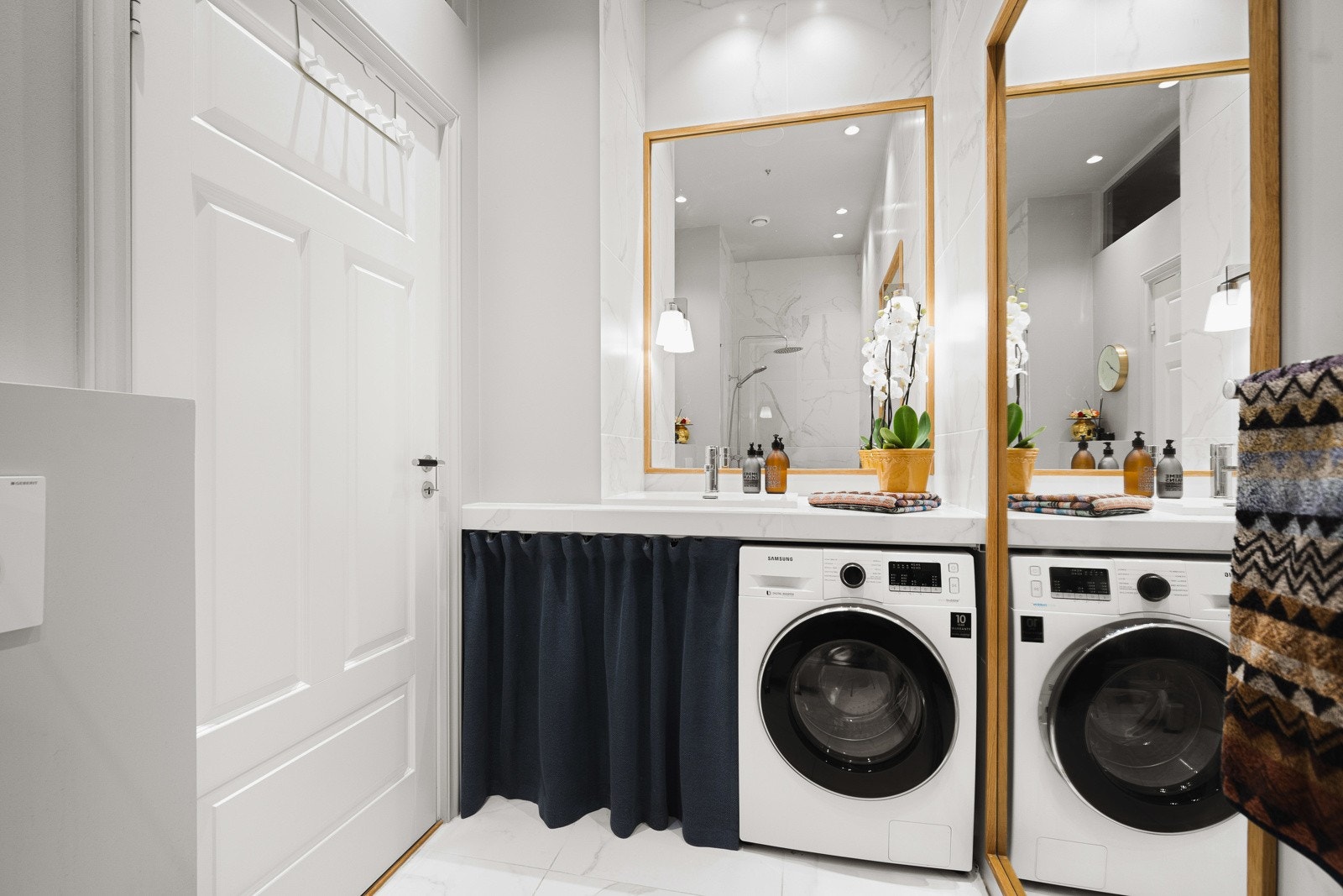 Flott bad med delikate fliser Galleribilde