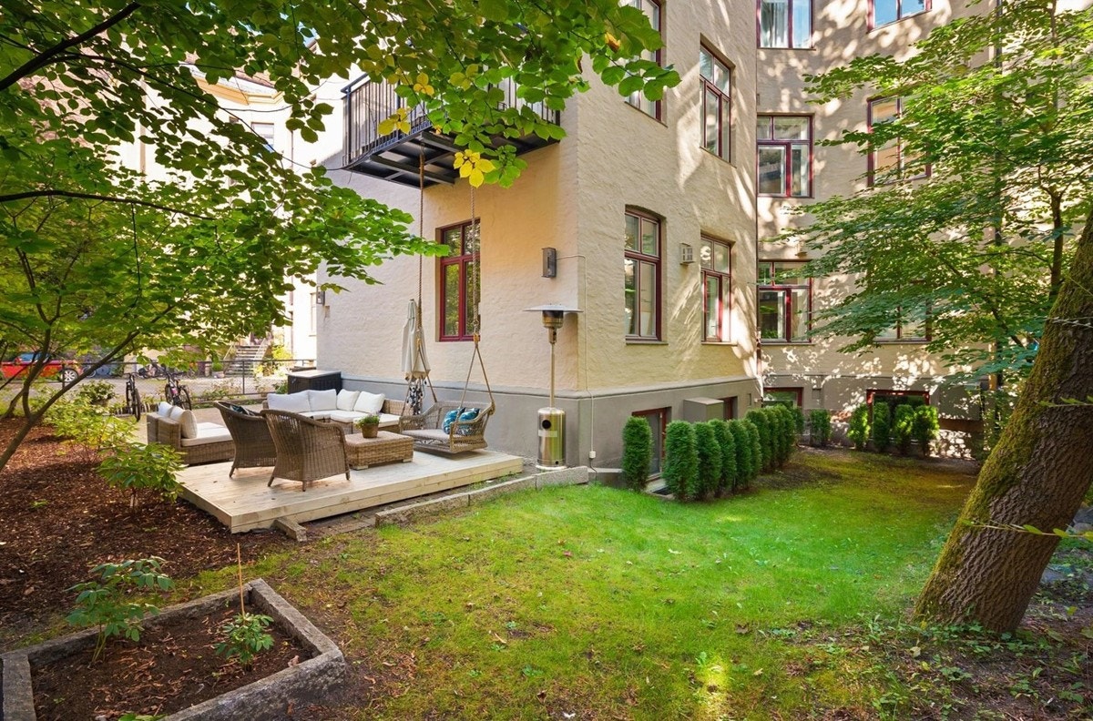 Felles uteplass Galleribilde