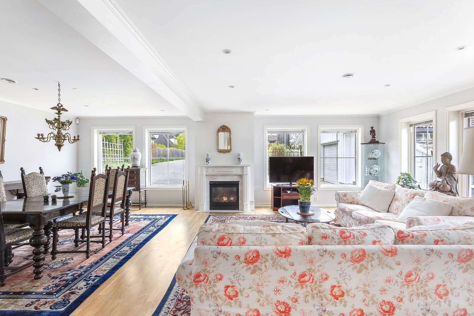 God plass til alt av ønsket møblement i stuen. Galleribilde