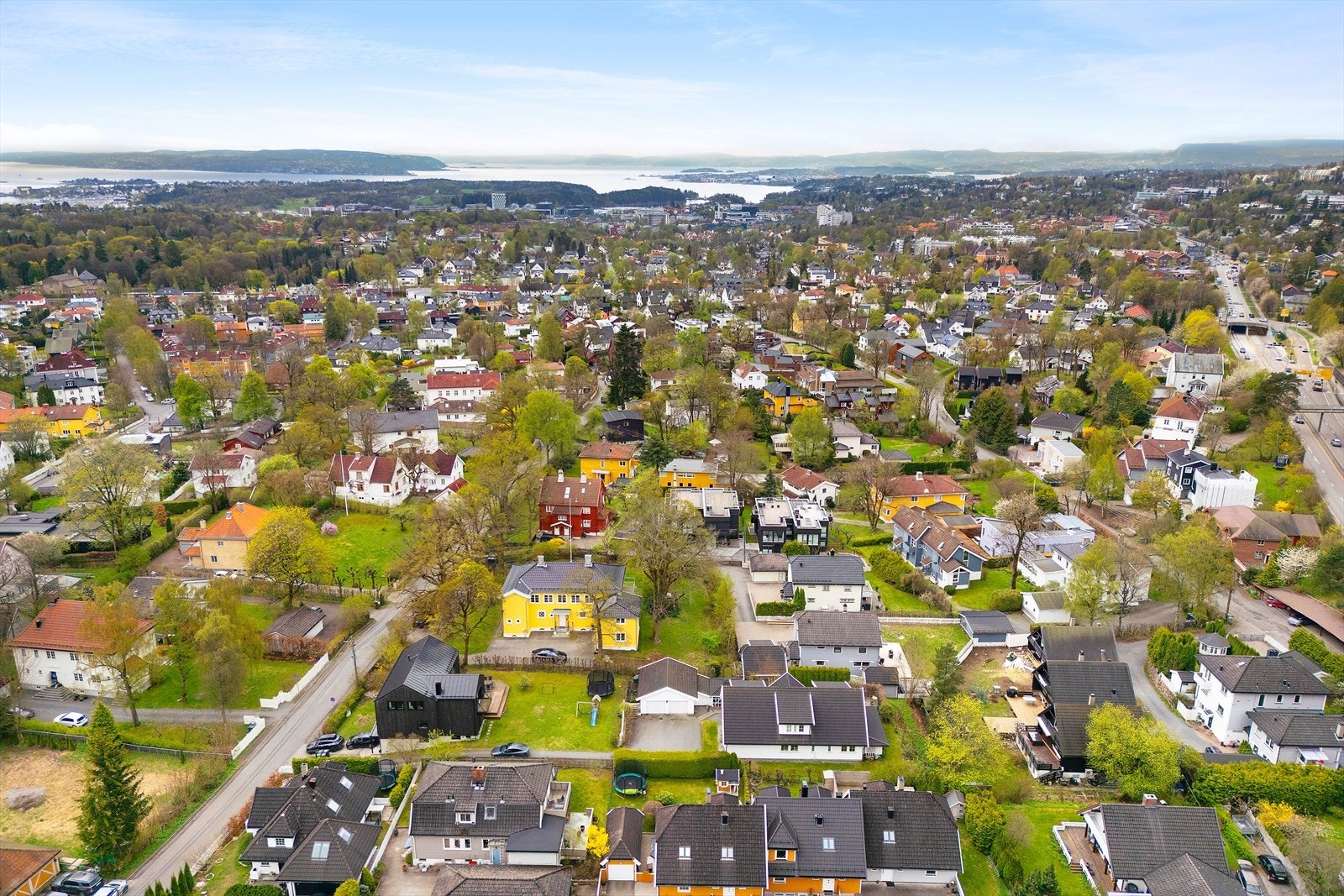 Boligen er beliggende tilbaketrukket, usjenert og rolig på Vinderen. Galleribilde