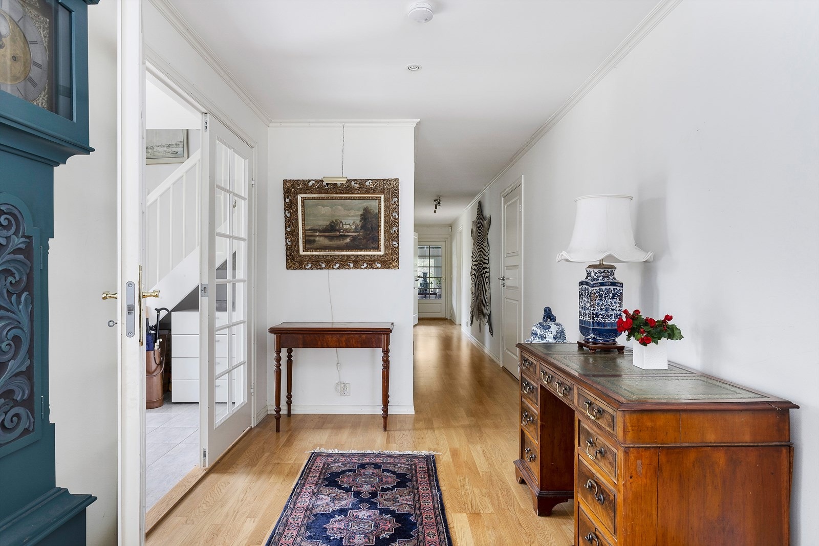 Hall - Vi beveger oss videre til boligens andre plan. Galleribilde