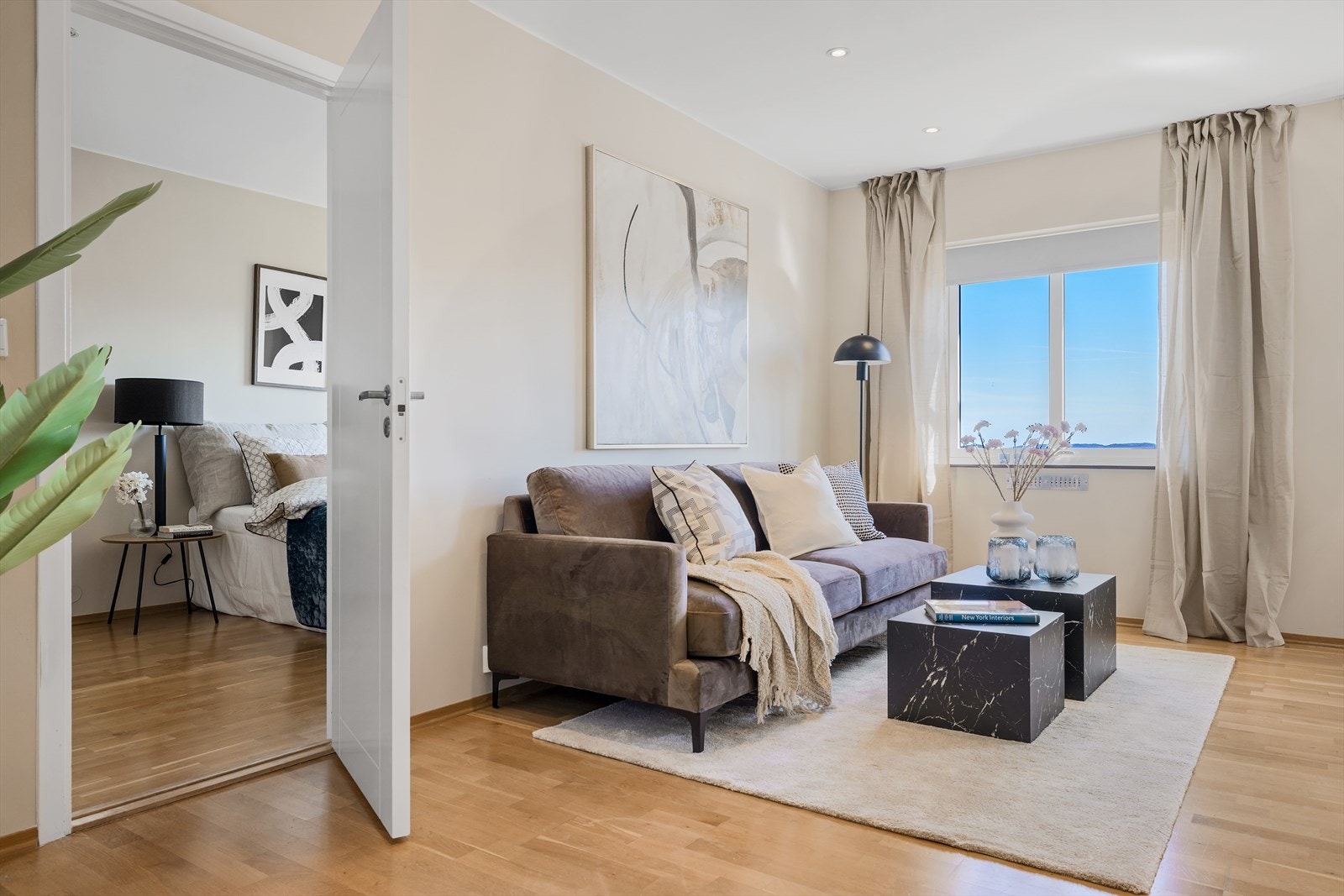 Lys og tiltalende stue. Galleribilde