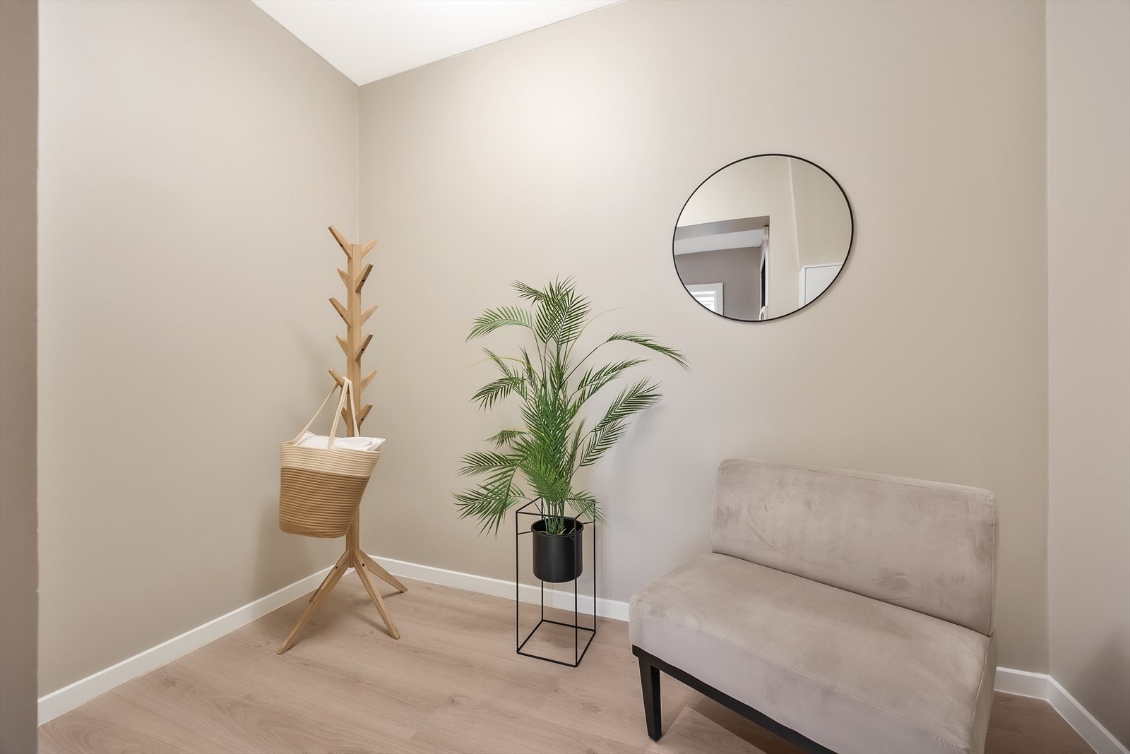 Walk-in-closet eller bodrom Galleribilde